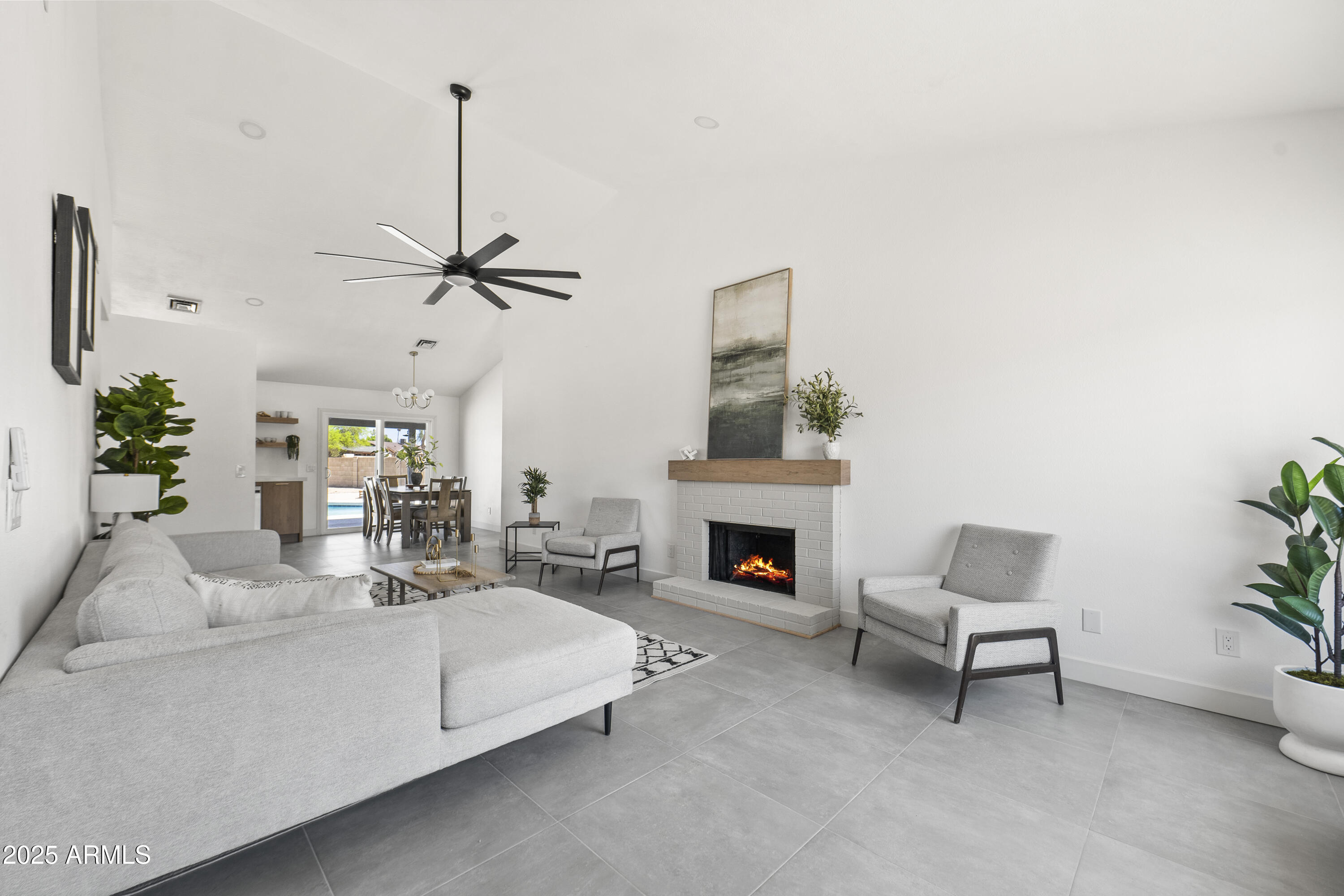 10202 W COOLIDGE Street