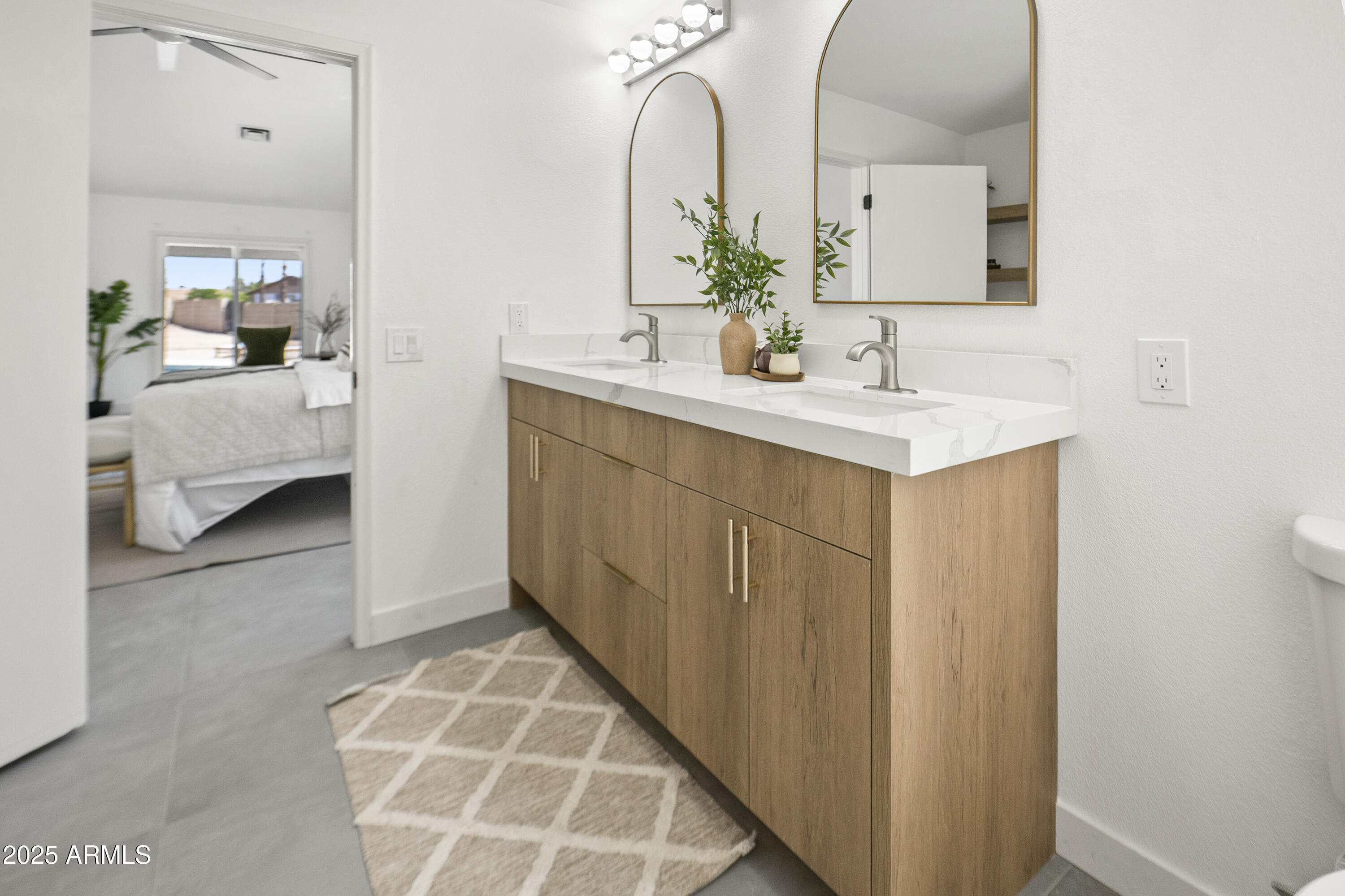 10202 W COOLIDGE Street