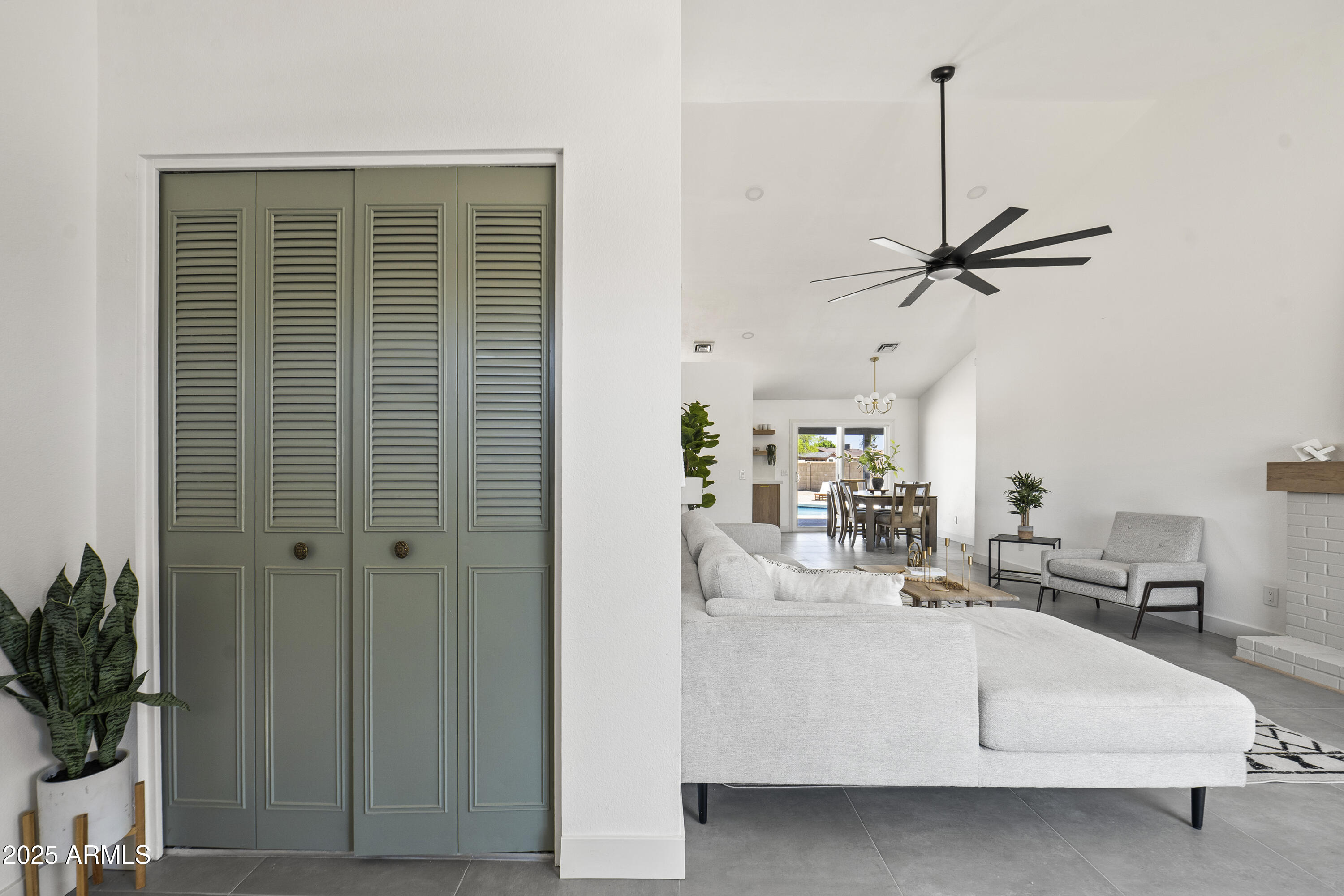 10202 W COOLIDGE Street