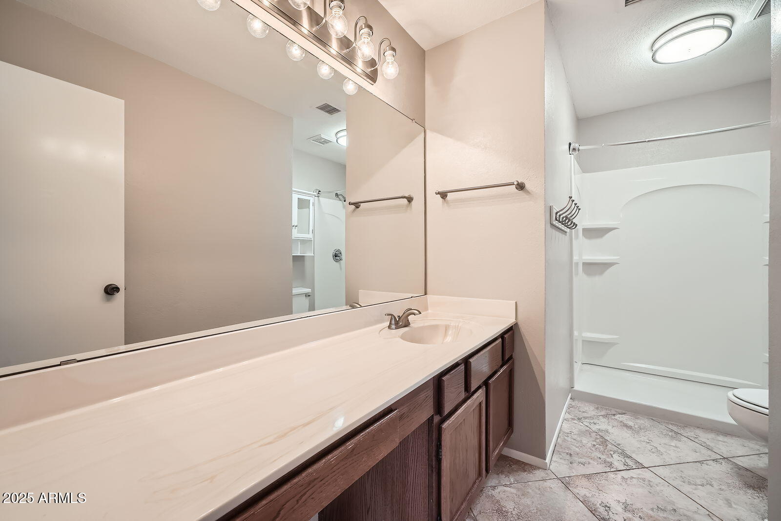 1227 W HIGHLAND Street