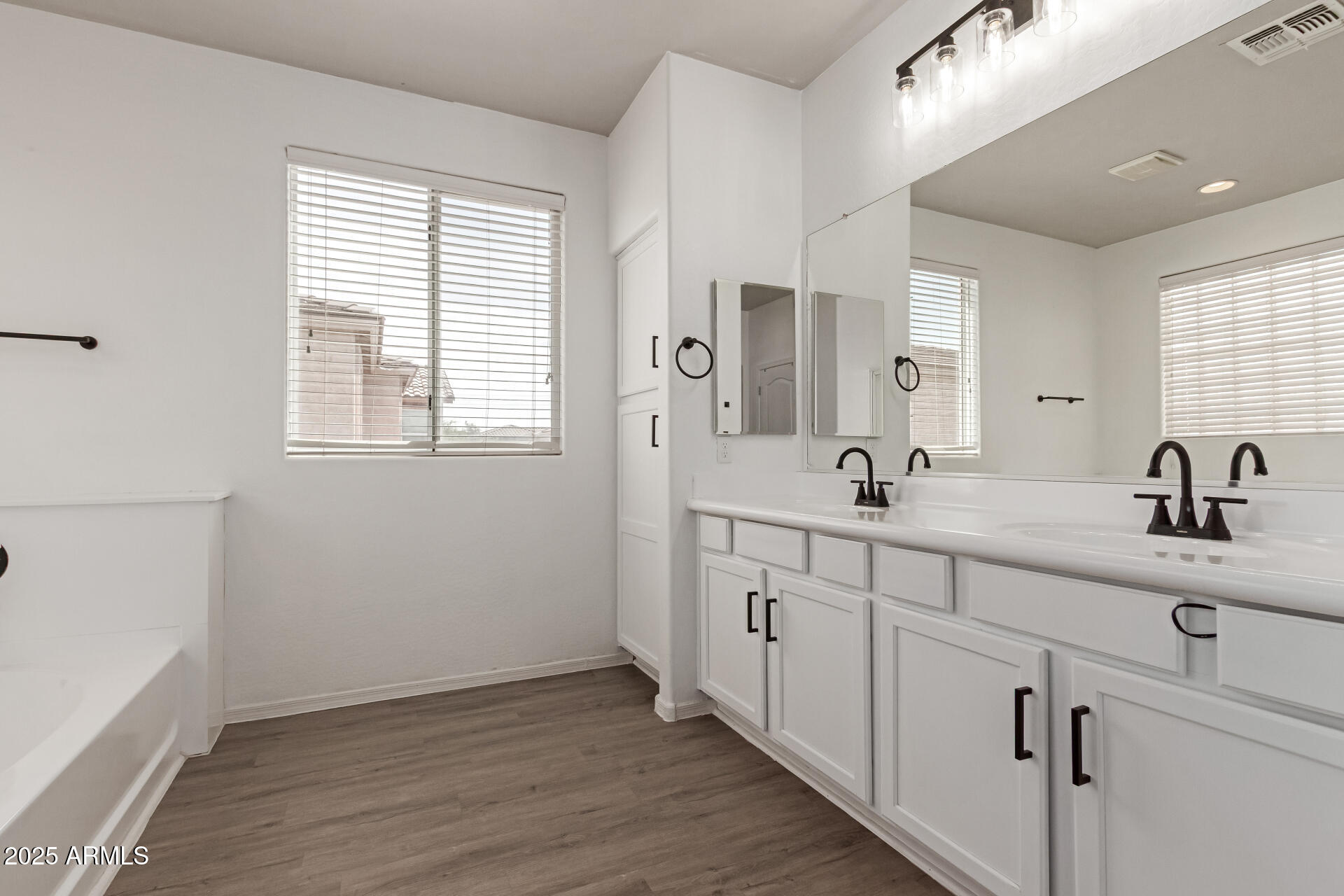 11979 W PIERCE Street