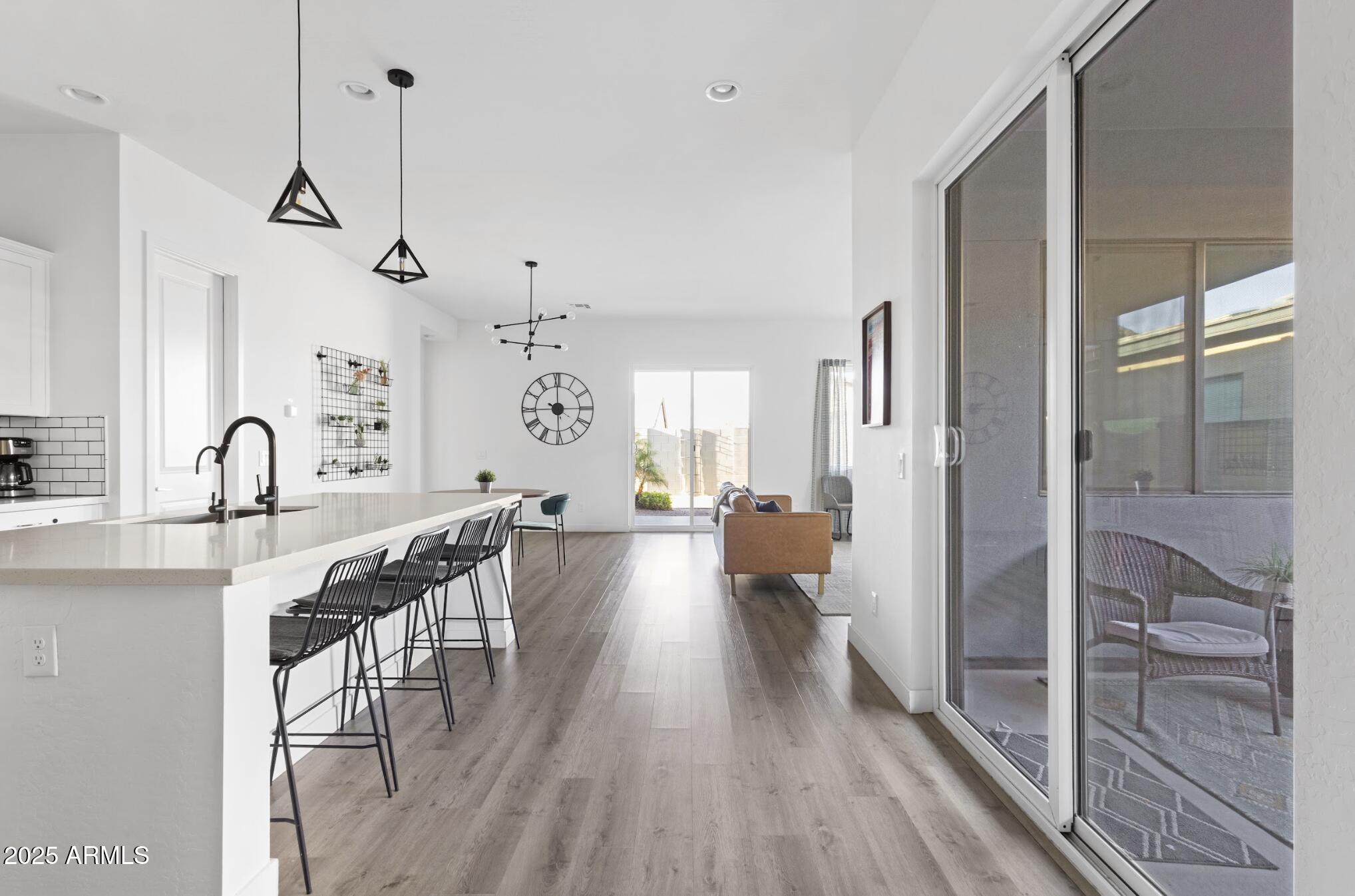 948 E LA MIRADA Drive