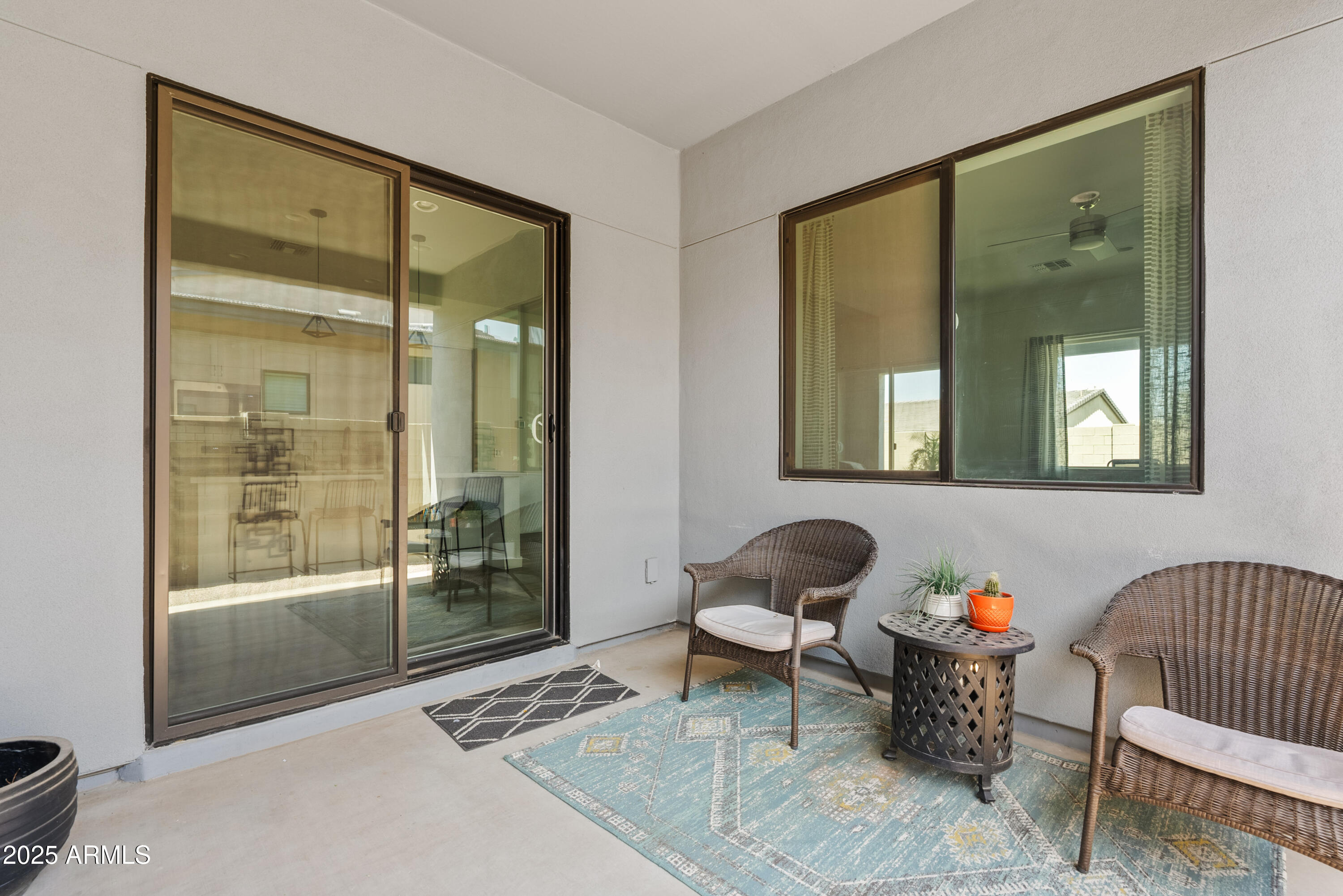 948 E LA MIRADA Drive