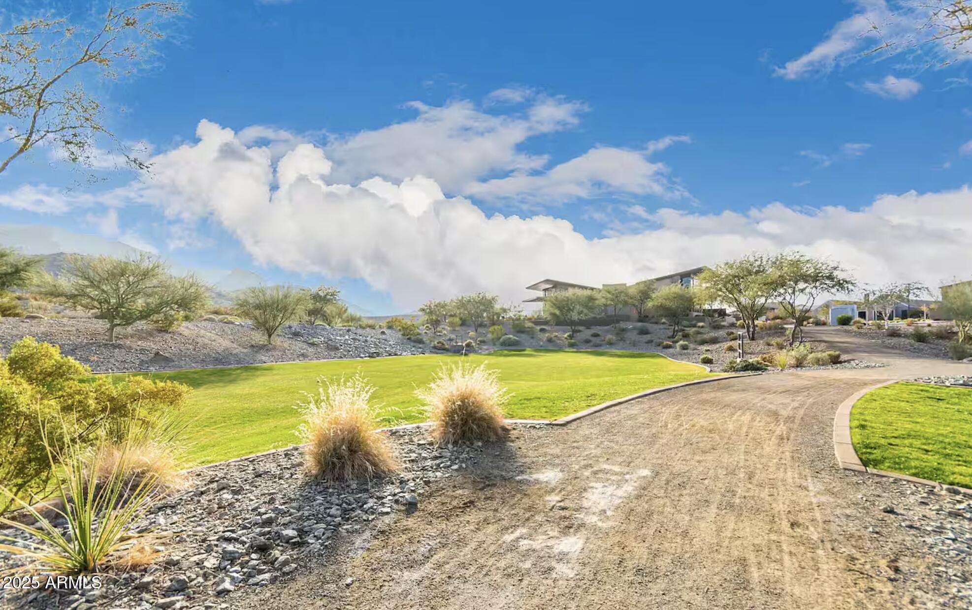 948 E LA MIRADA Drive