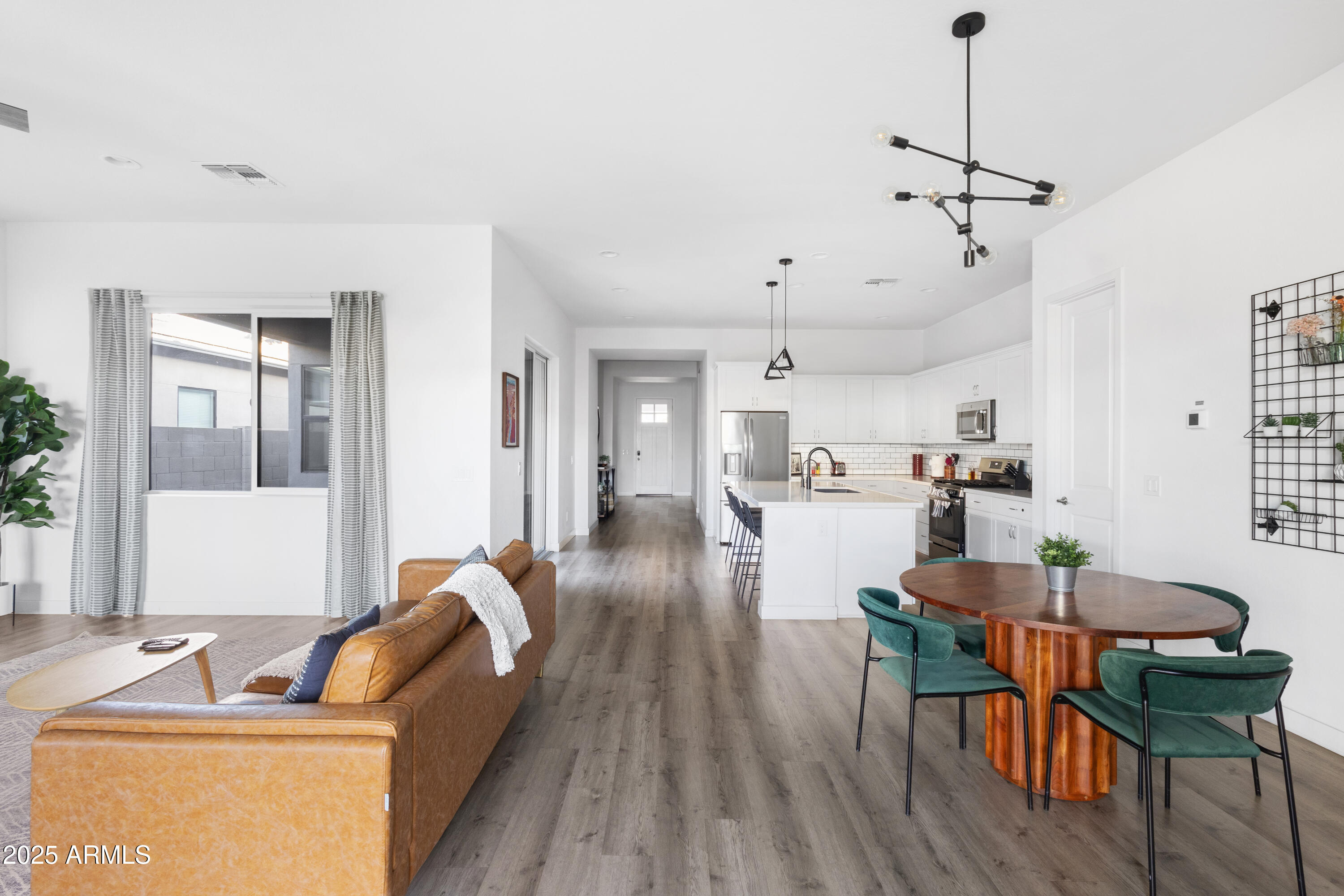 948 E LA MIRADA Drive