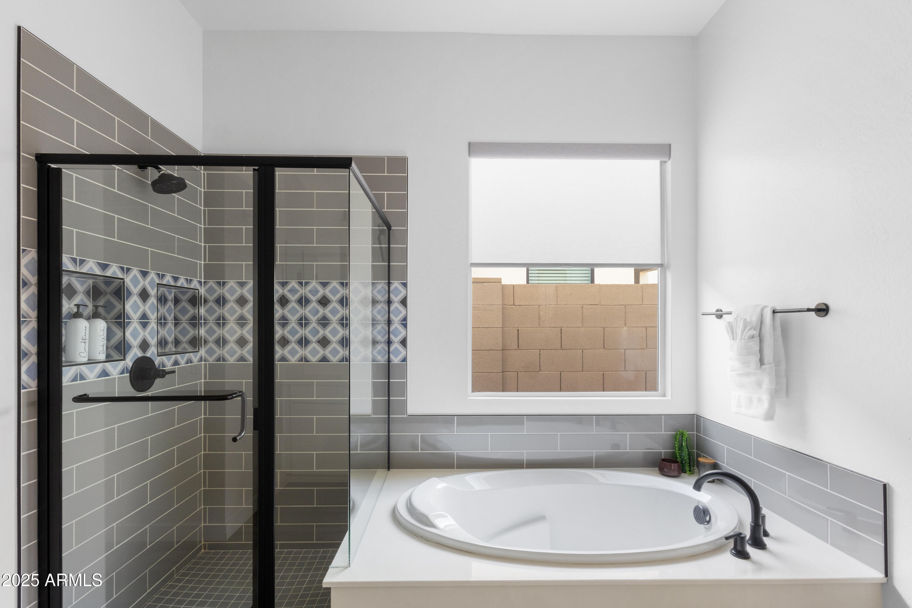 948 E LA MIRADA Drive