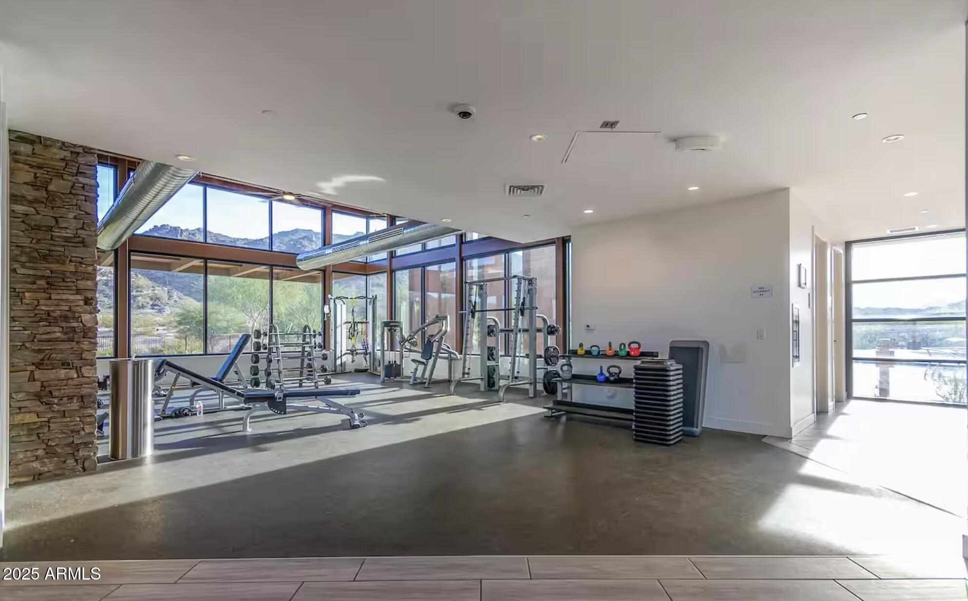 948 E LA MIRADA Drive