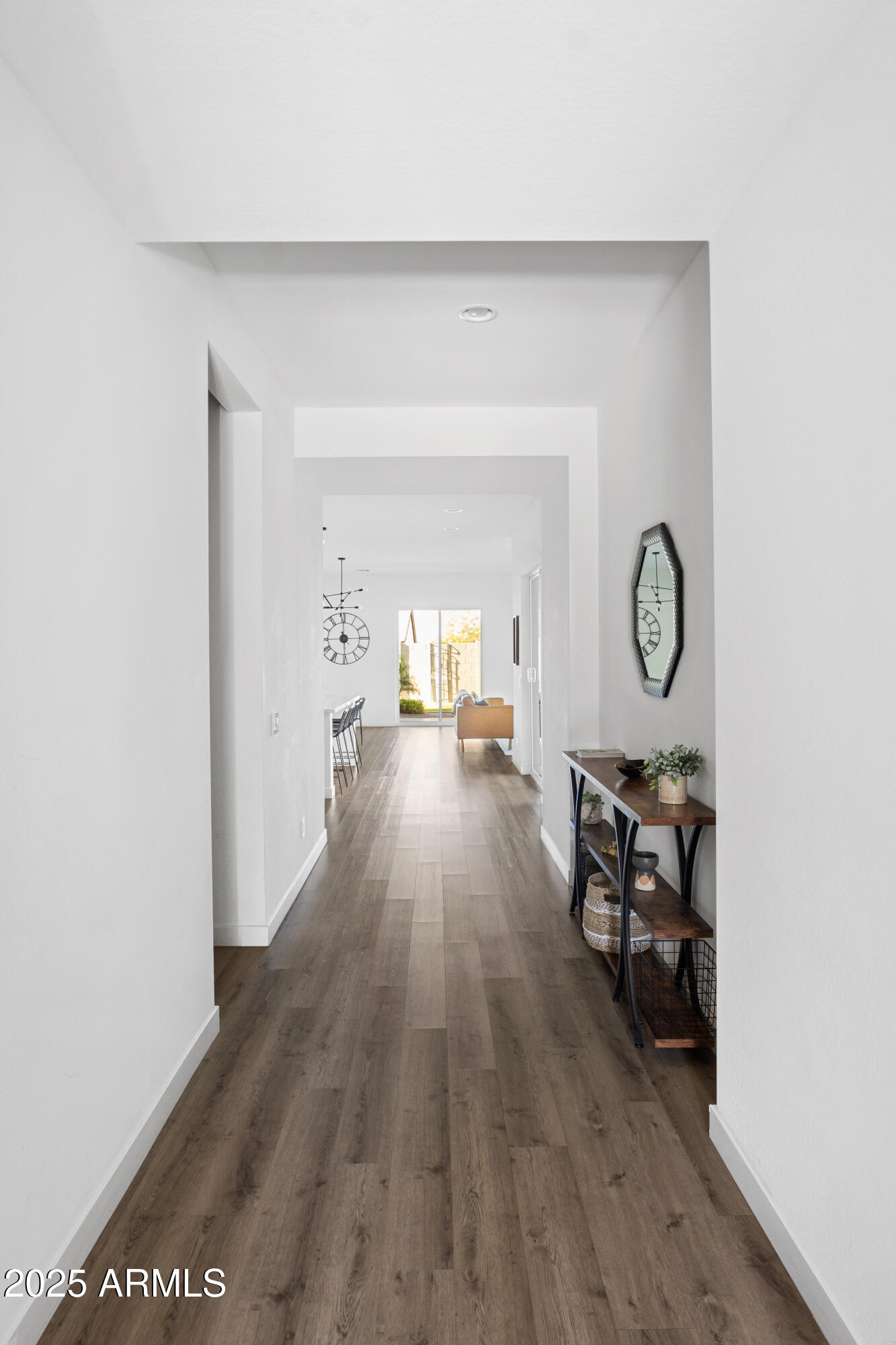 948 E LA MIRADA Drive