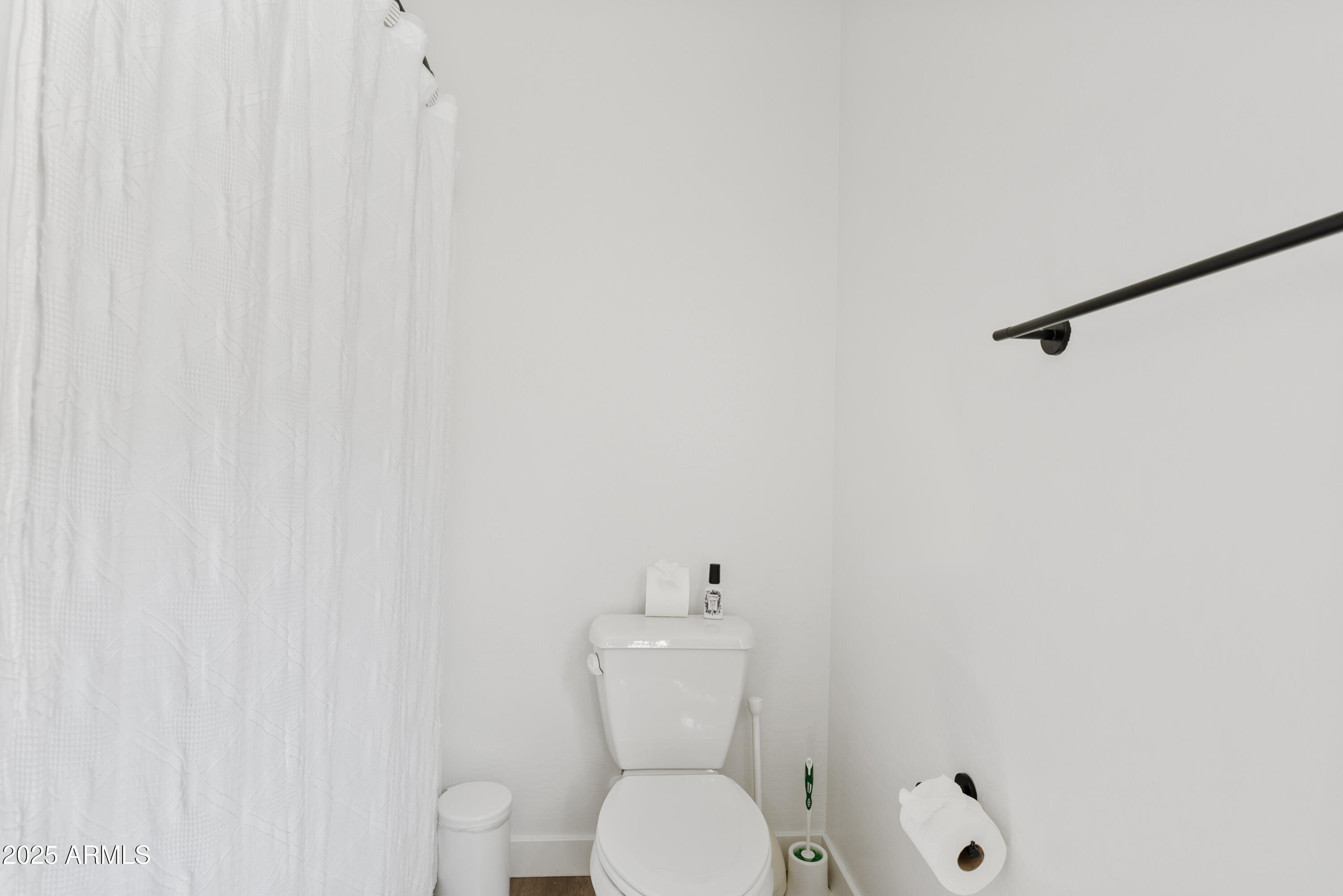 948 E LA MIRADA Drive