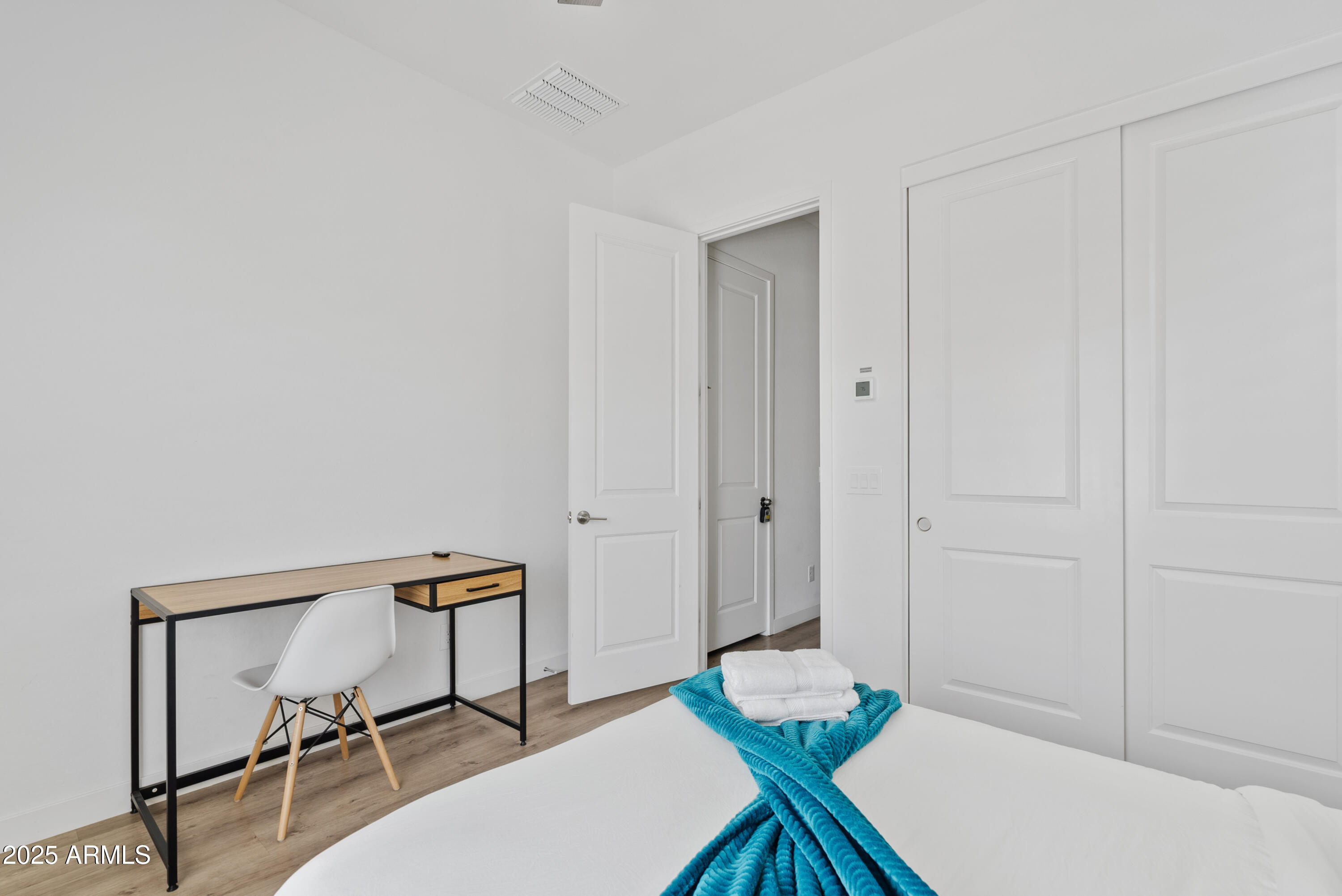 948 E LA MIRADA Drive