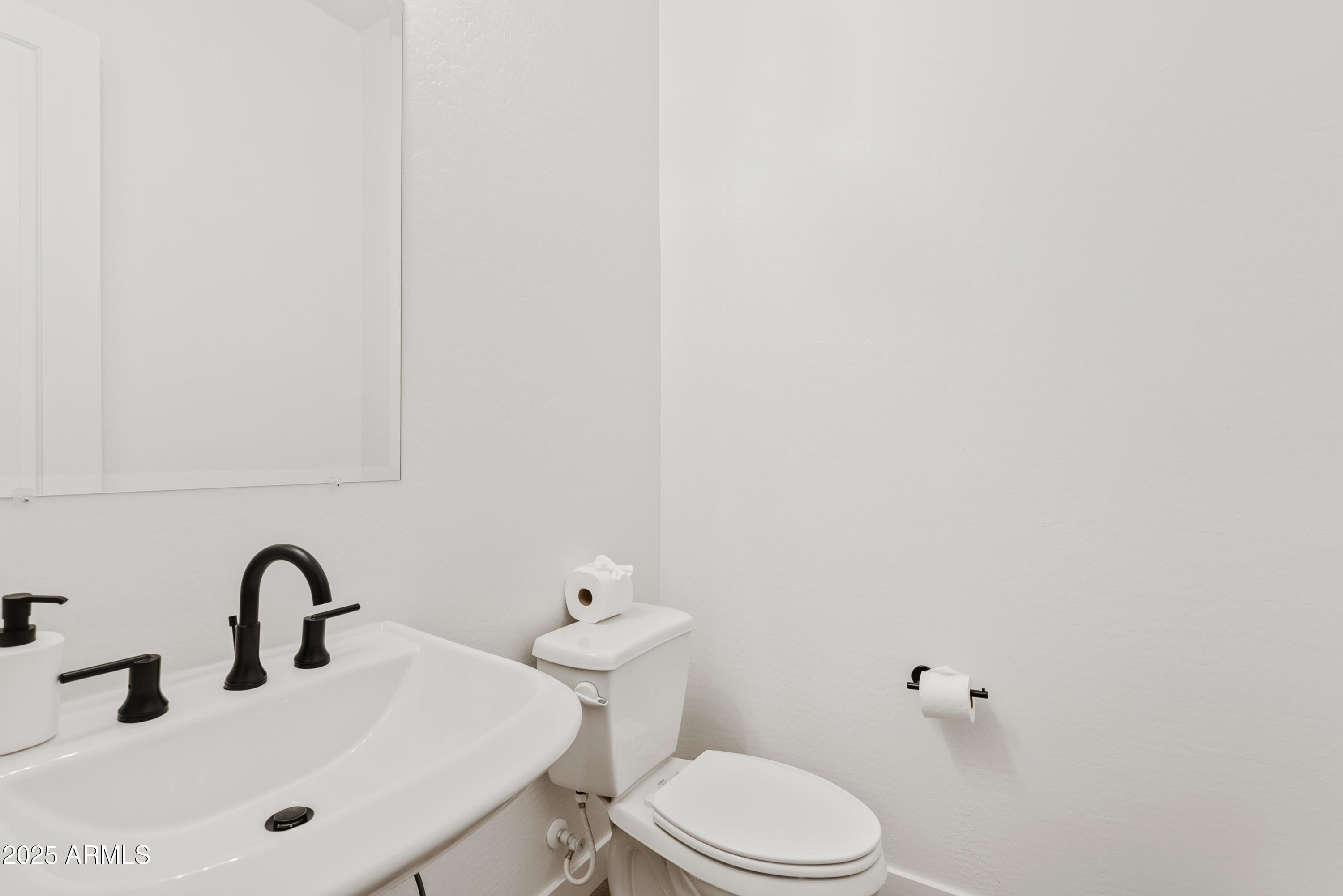 948 E LA MIRADA Drive