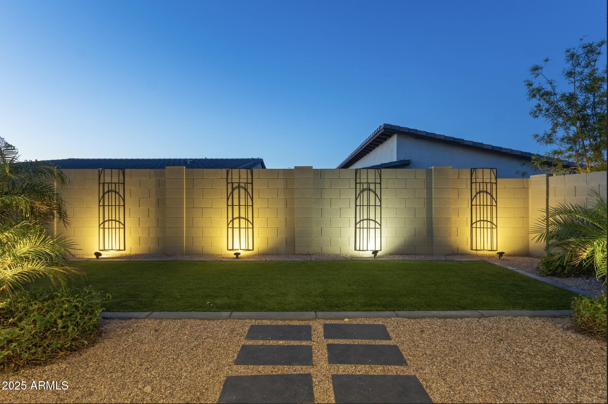 948 E LA MIRADA Drive