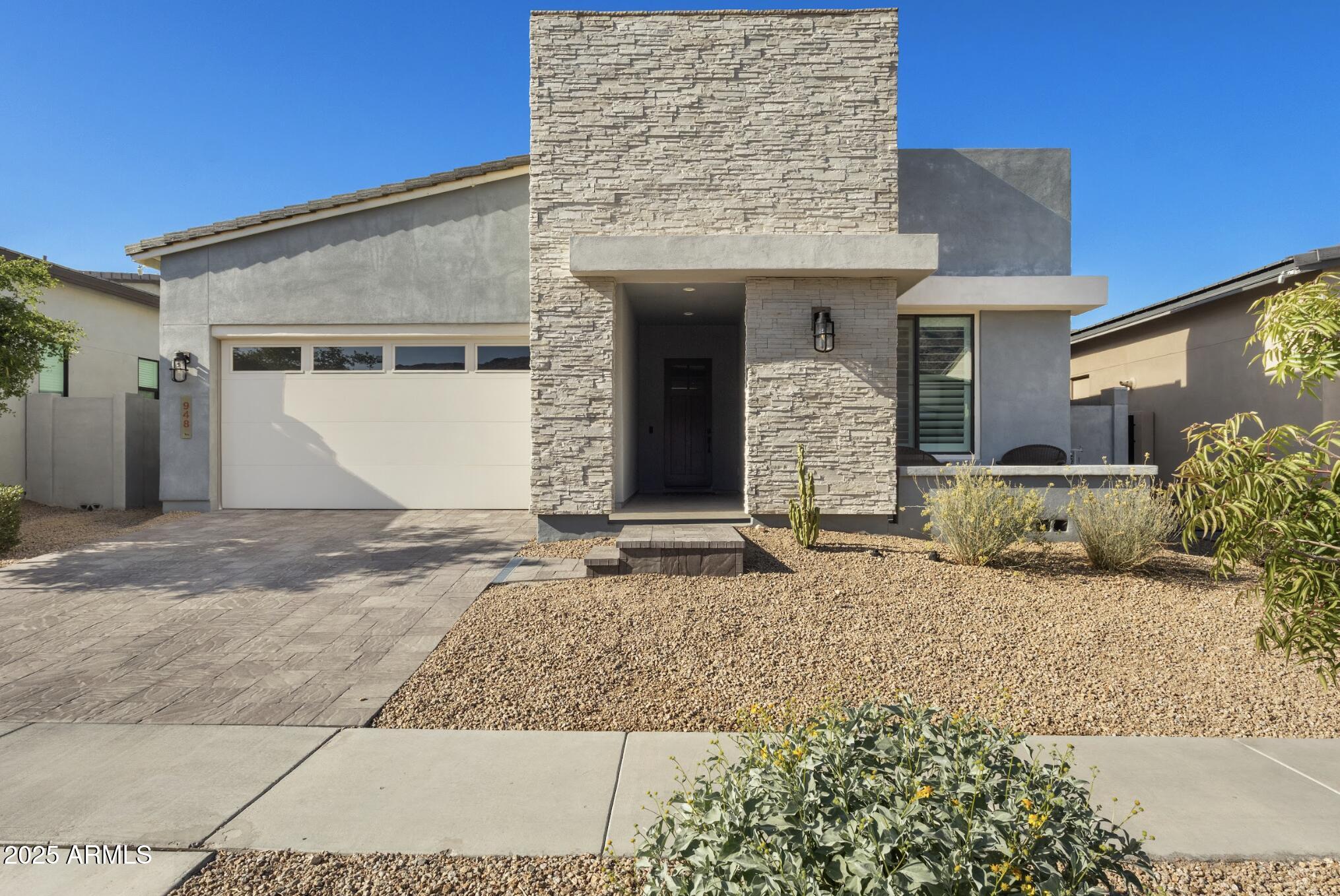 948 E LA MIRADA Drive