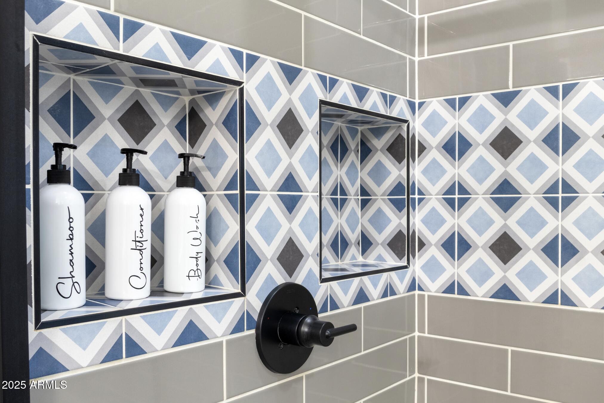 948 E LA MIRADA Drive