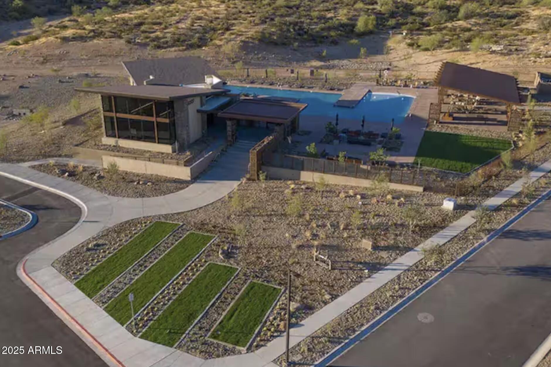 948 E LA MIRADA Drive