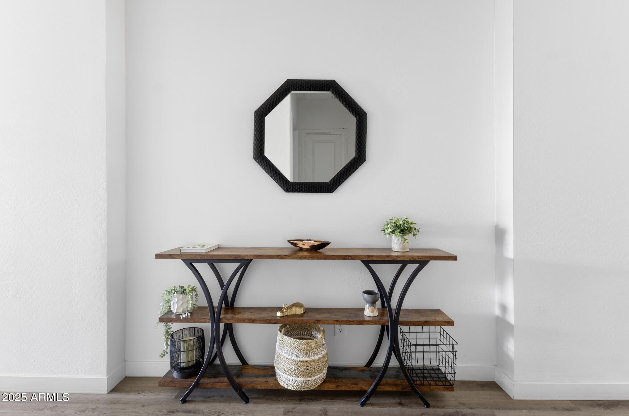 948 E LA MIRADA Drive