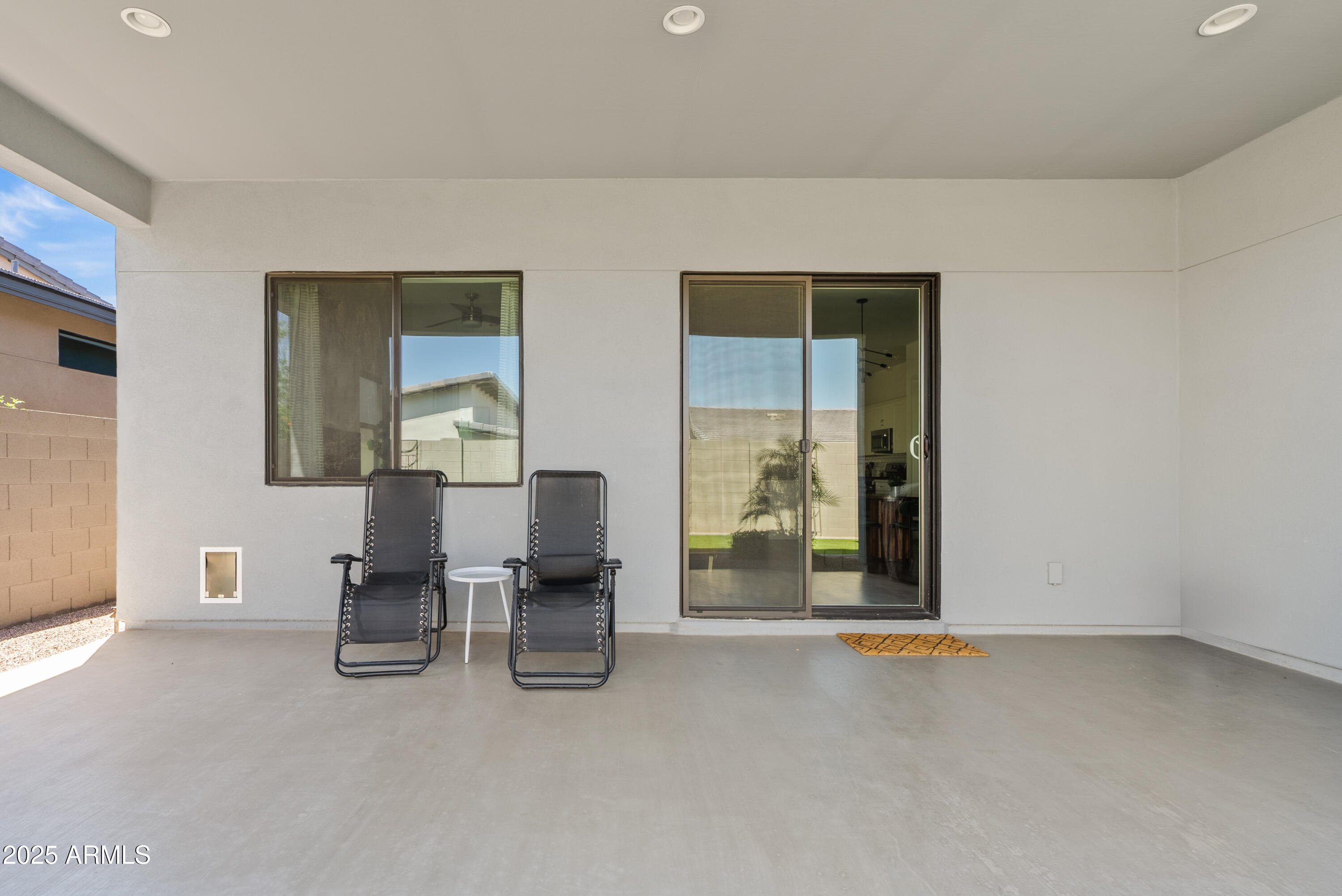 948 E LA MIRADA Drive