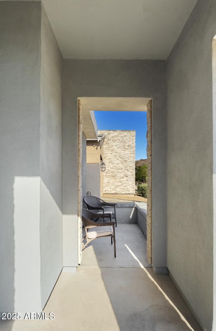 948 E LA MIRADA Drive