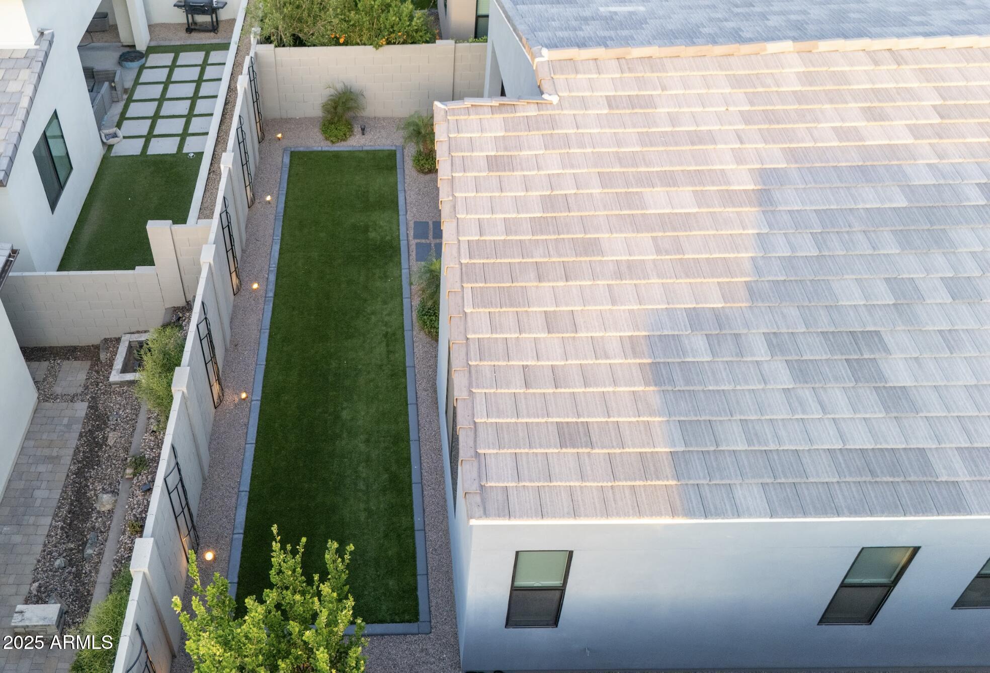 948 E LA MIRADA Drive