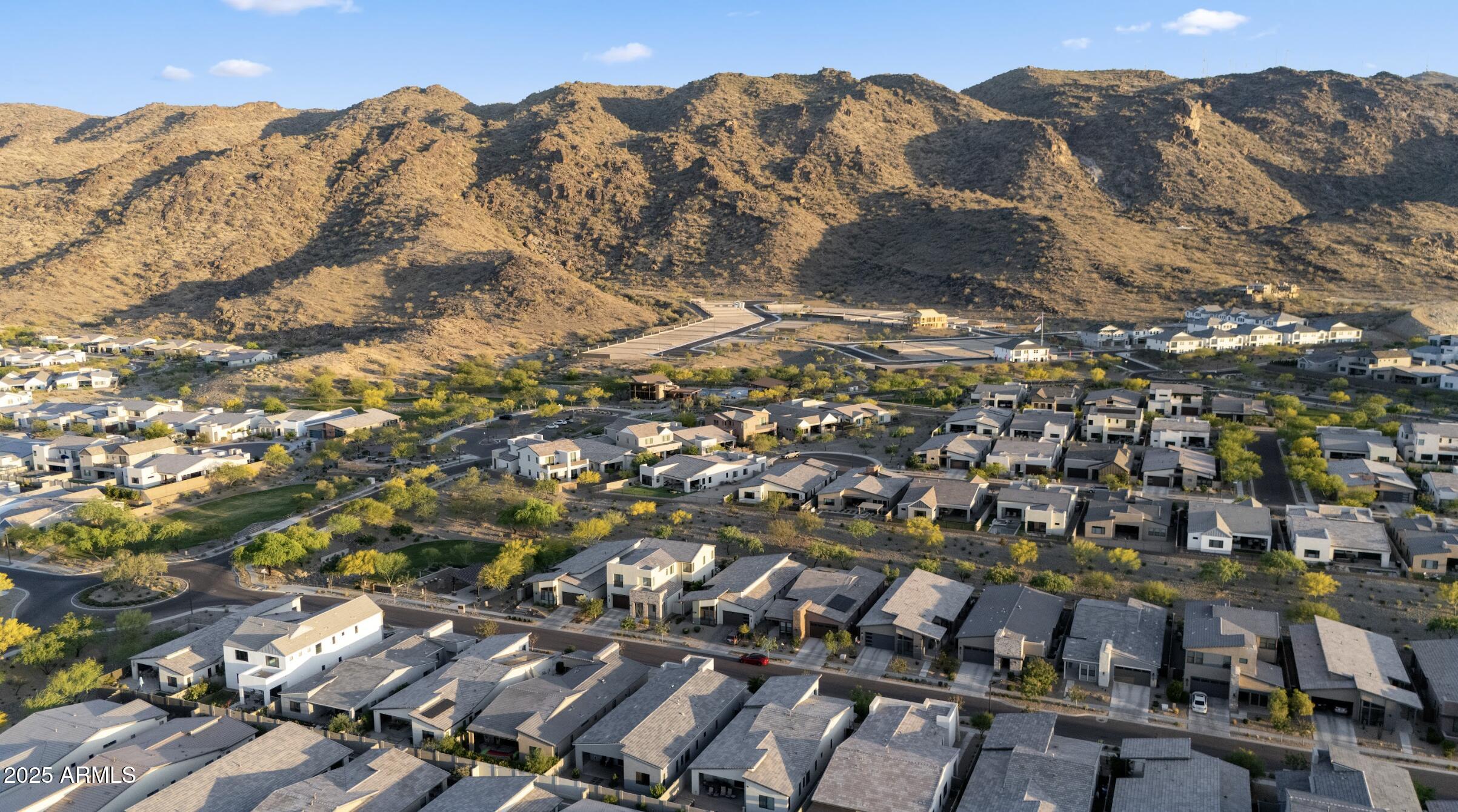 948 E LA MIRADA Drive