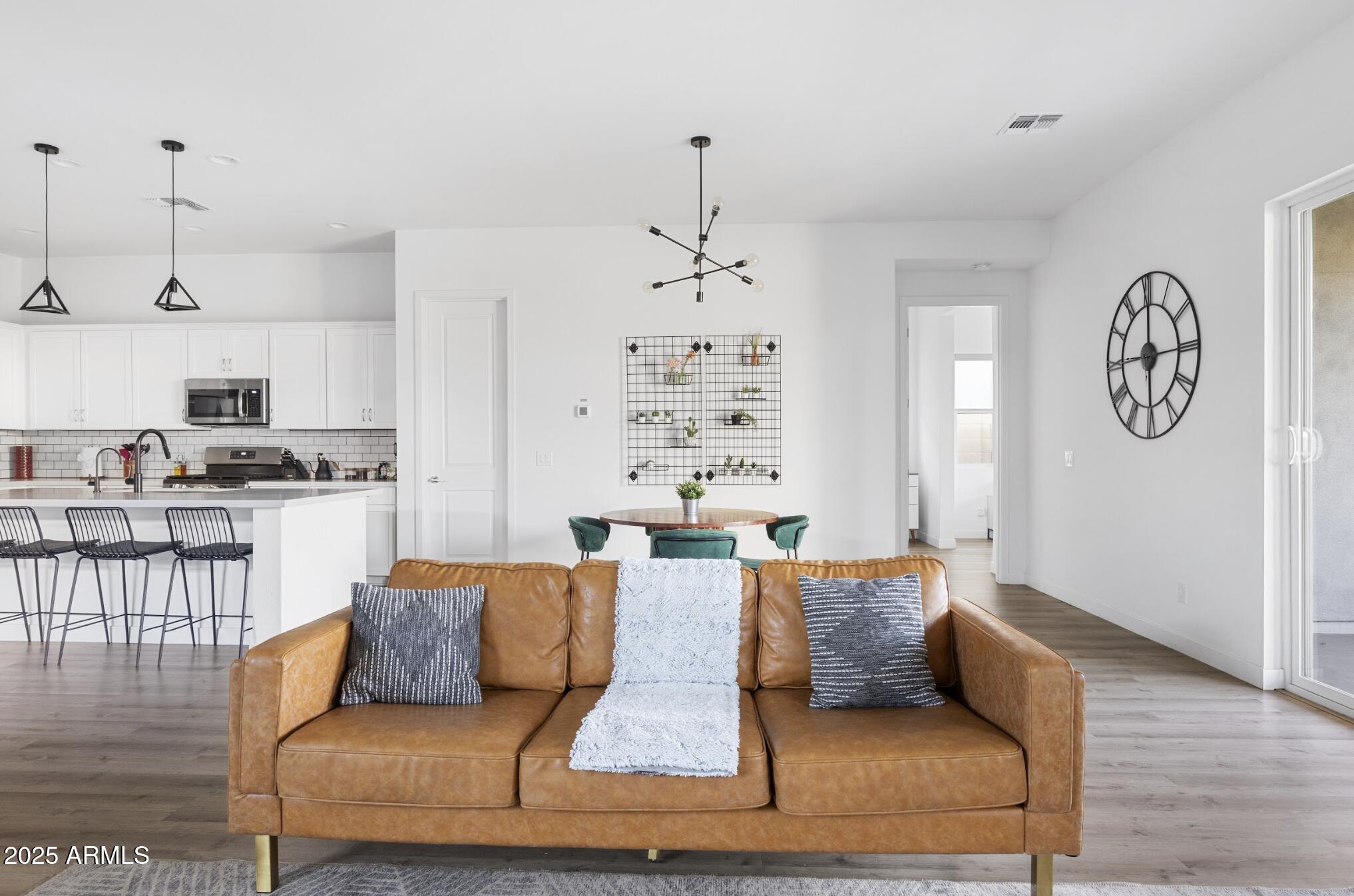 948 E LA MIRADA Drive