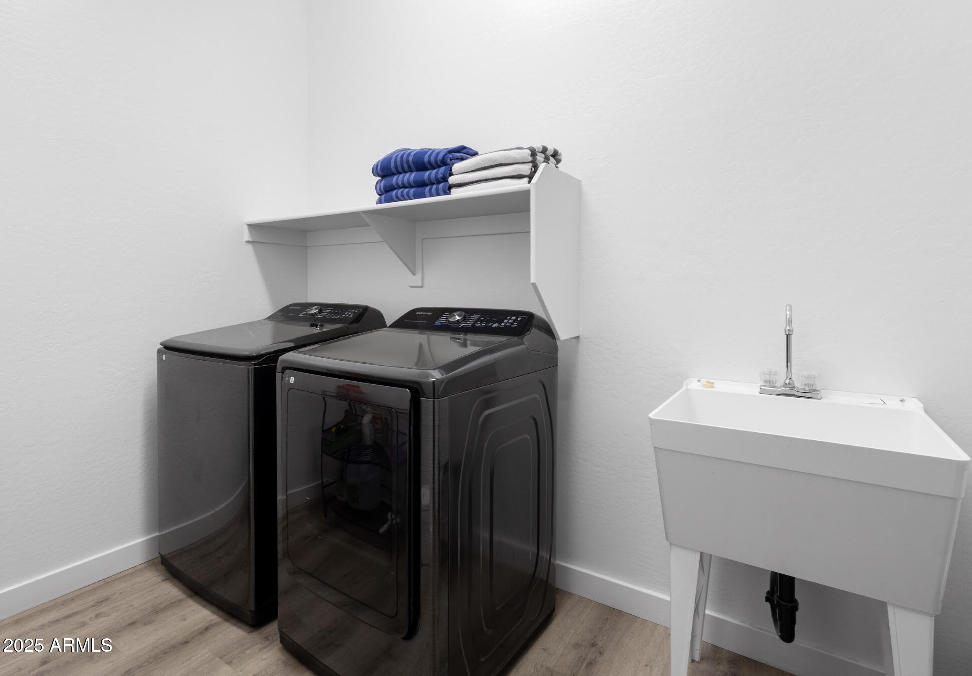 948 E LA MIRADA Drive