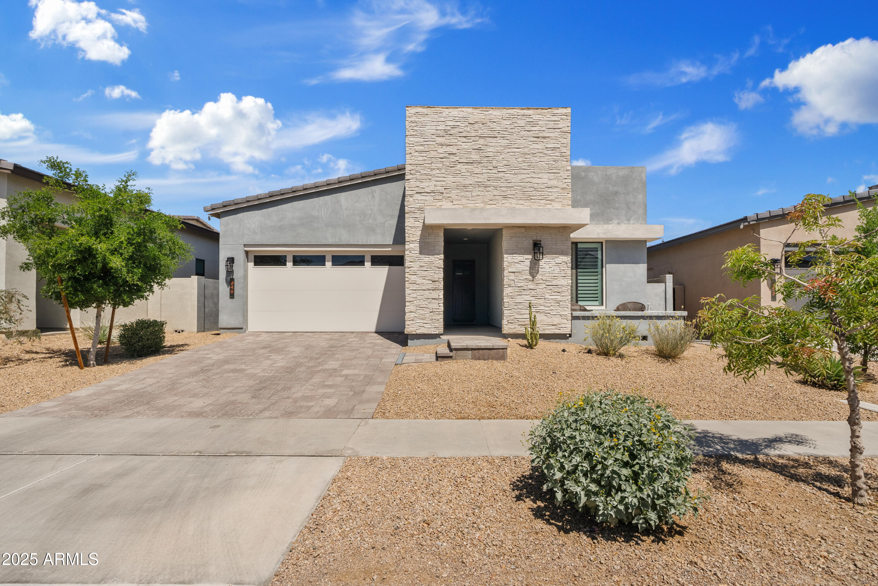 948 E LA MIRADA Drive