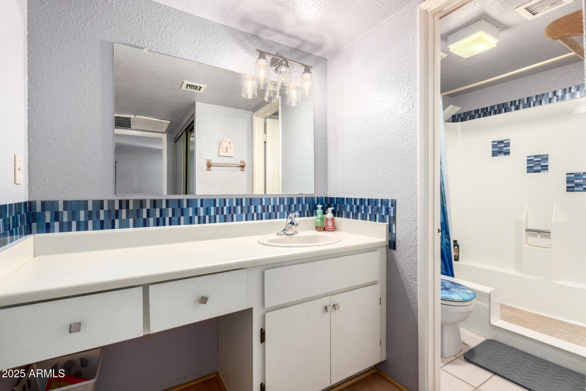 4554 E PARADISE VILLAGE Parkway N, 210