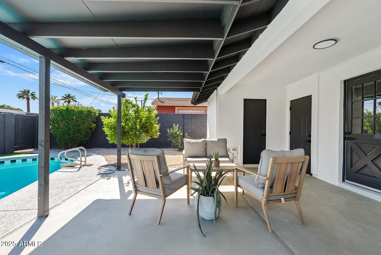 209 E MCKINLEY Street