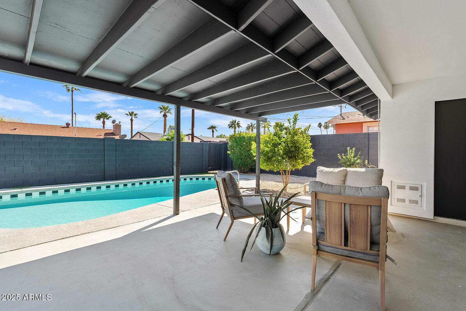 209 E MCKINLEY Street