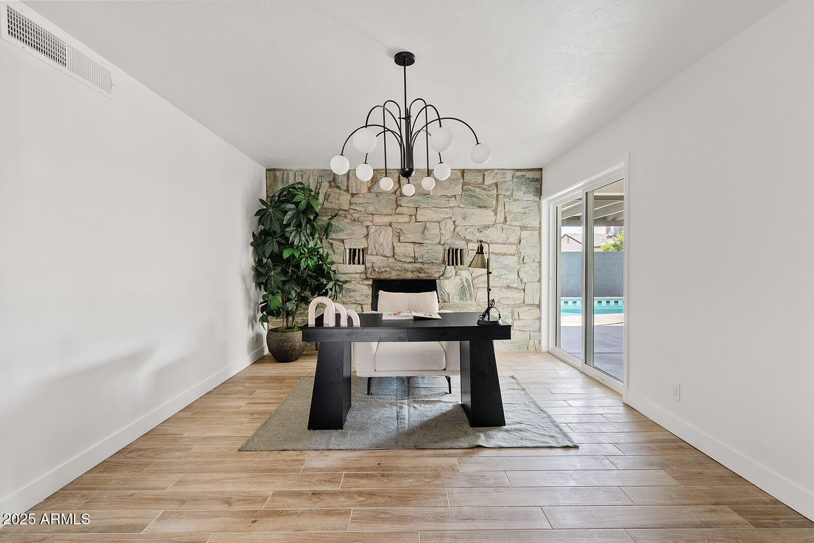 209 E MCKINLEY Street