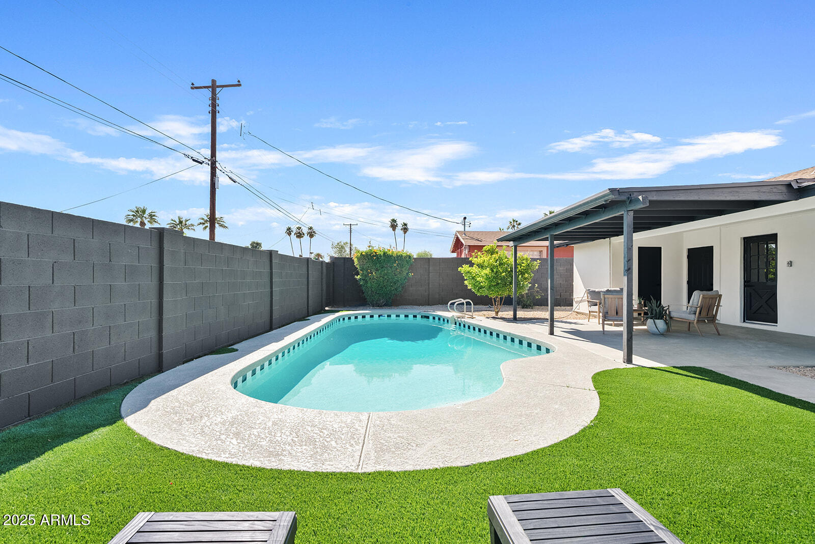 209 E MCKINLEY Street