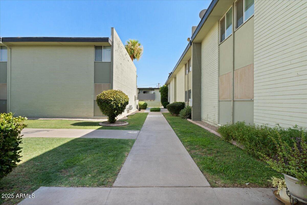 6767 N 7TH Street, 118