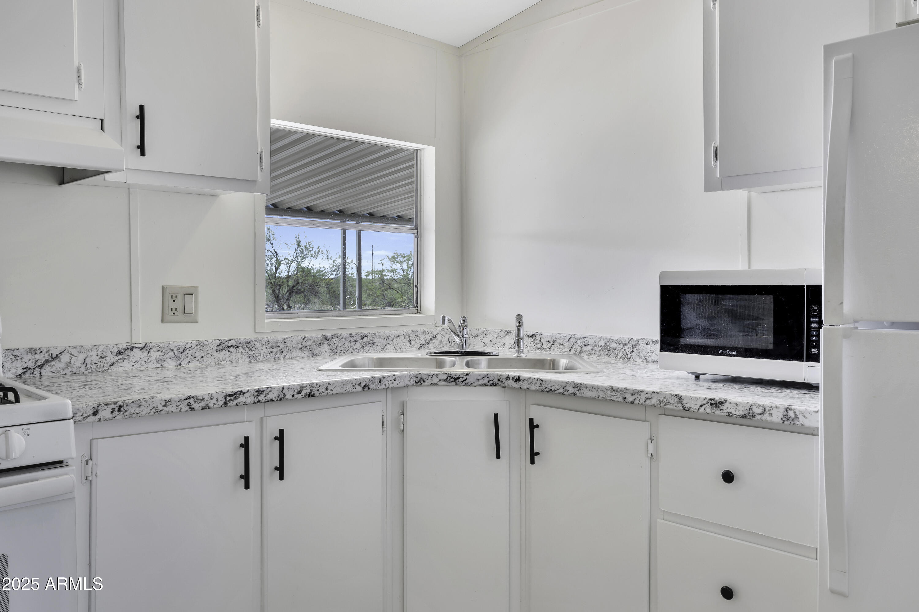 685 W ADAMSVILLE Road