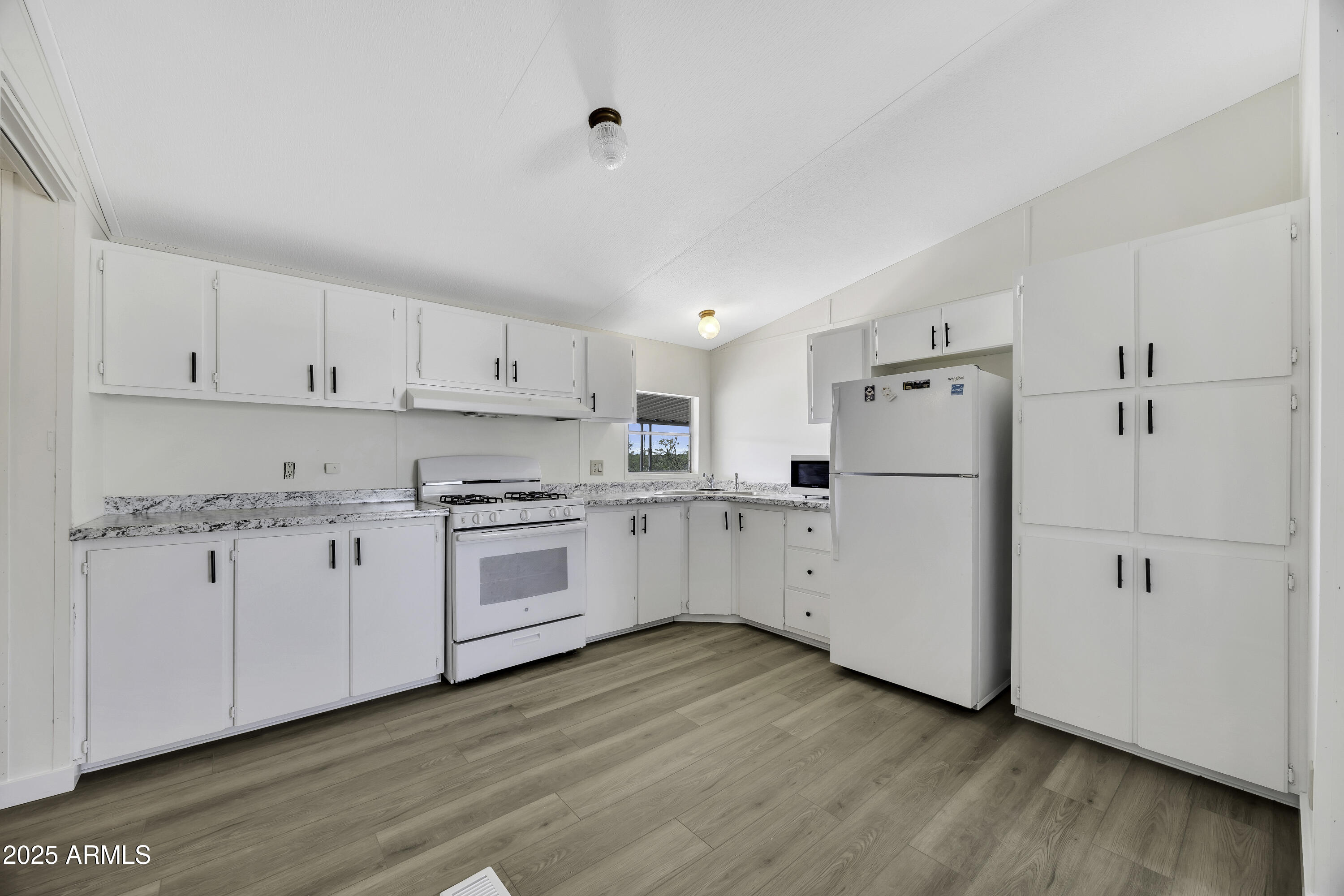 685 W ADAMSVILLE Road