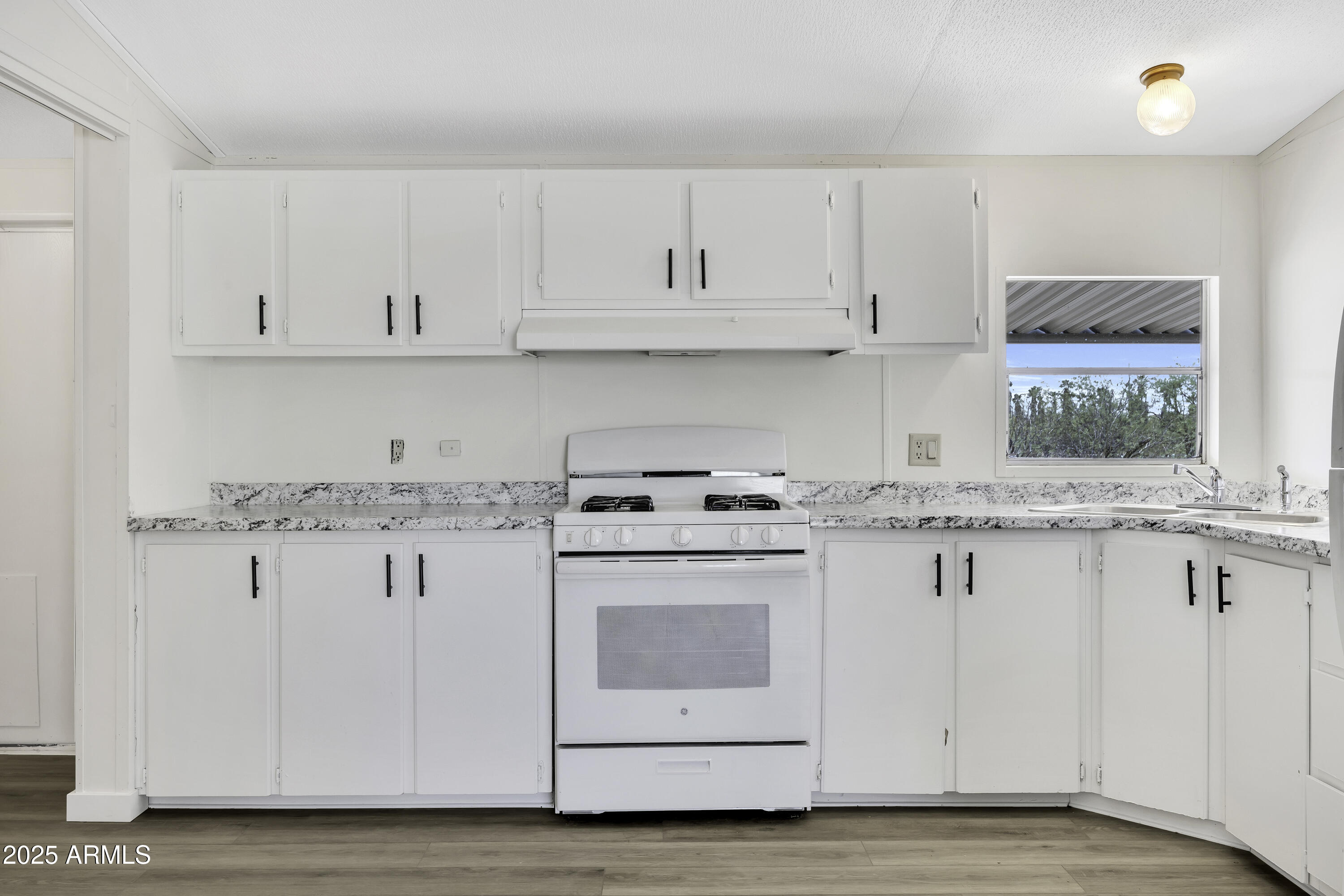 685 W ADAMSVILLE Road