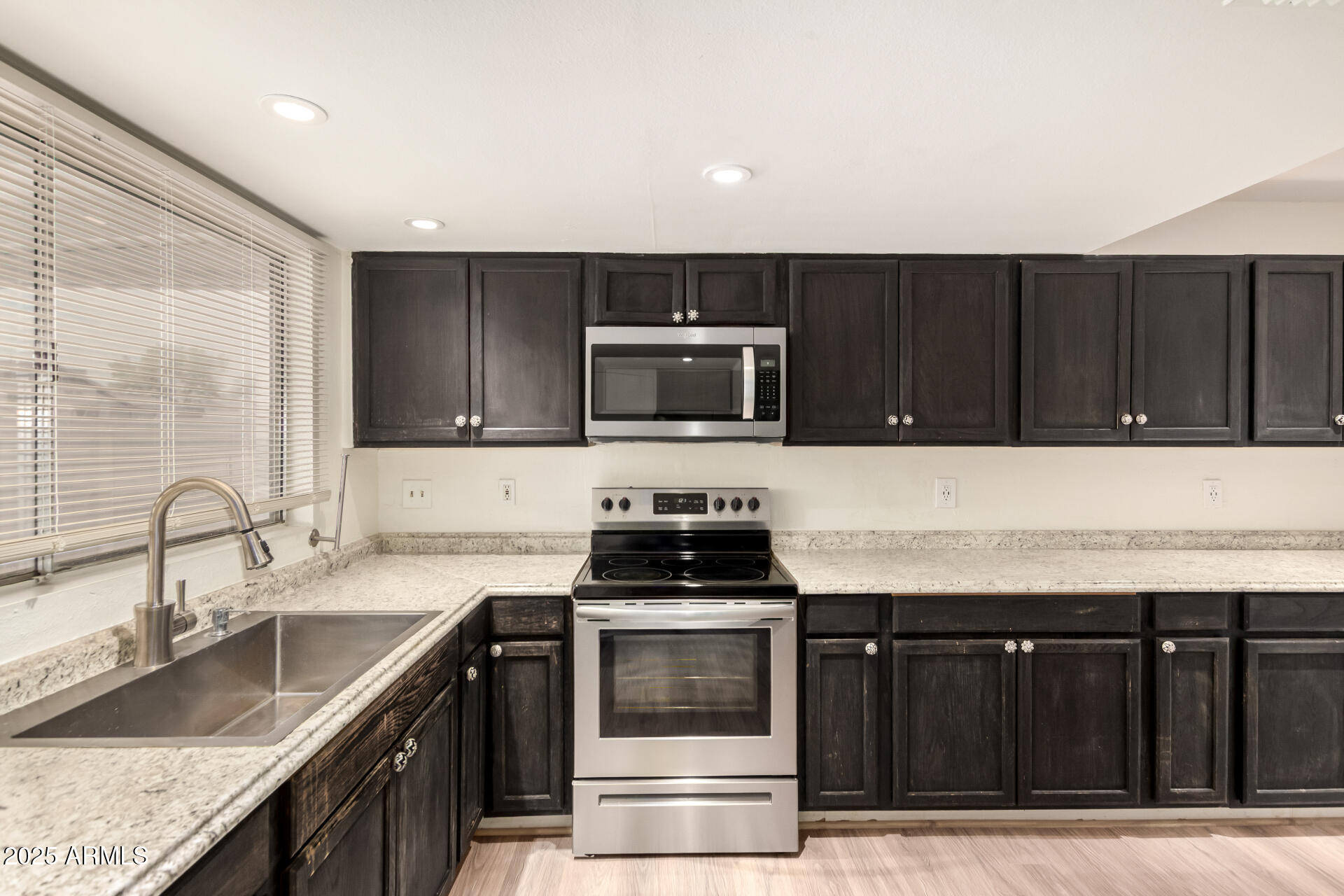 5253 W LUPINE Avenue