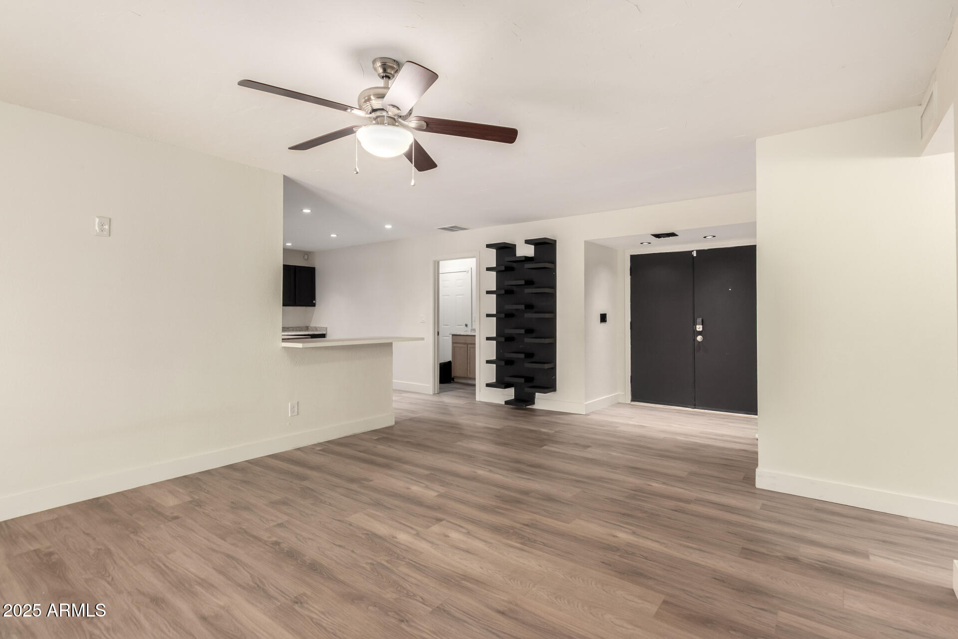 5253 W LUPINE Avenue