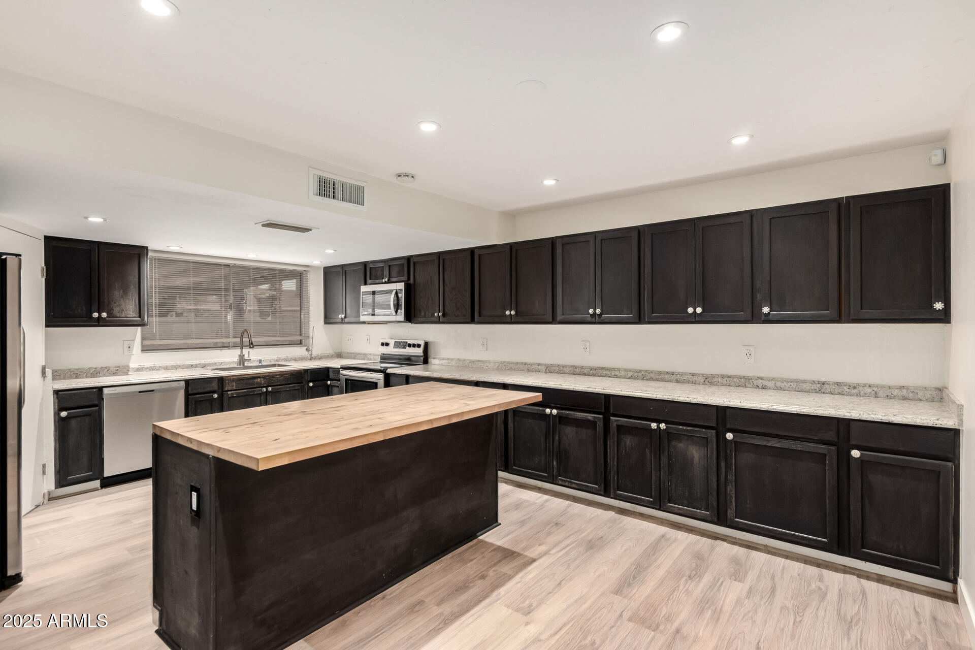 5253 W LUPINE Avenue