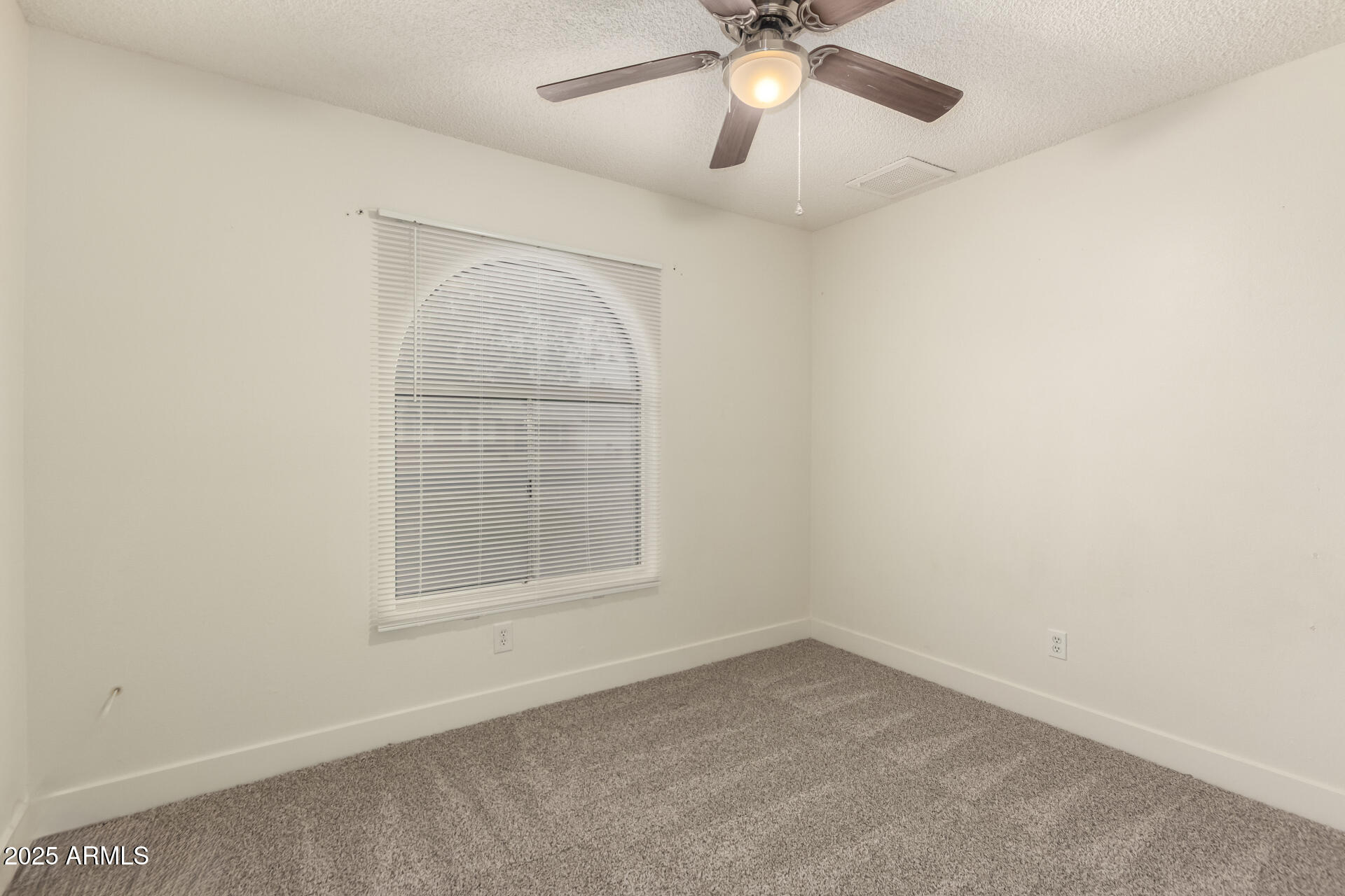 5253 W LUPINE Avenue