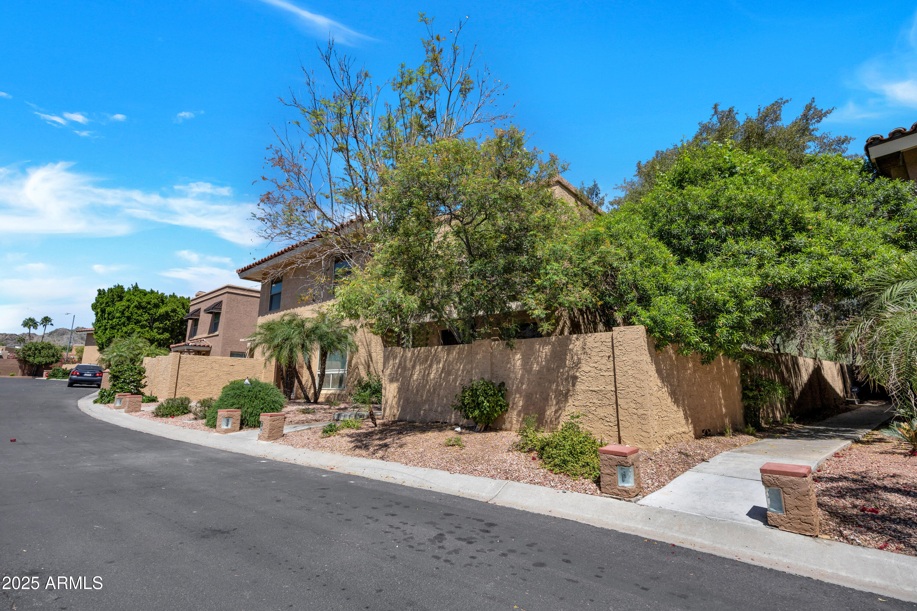 10419 N 10TH Place, 2