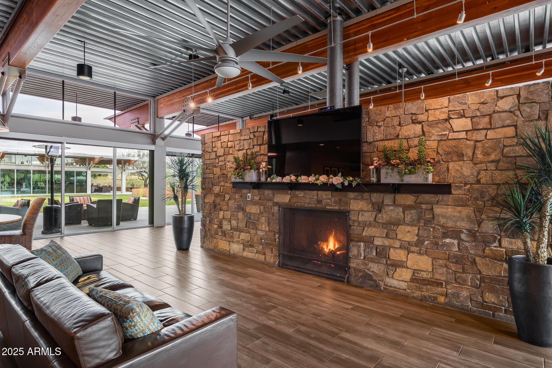 3983 E CAT BALUE Drive