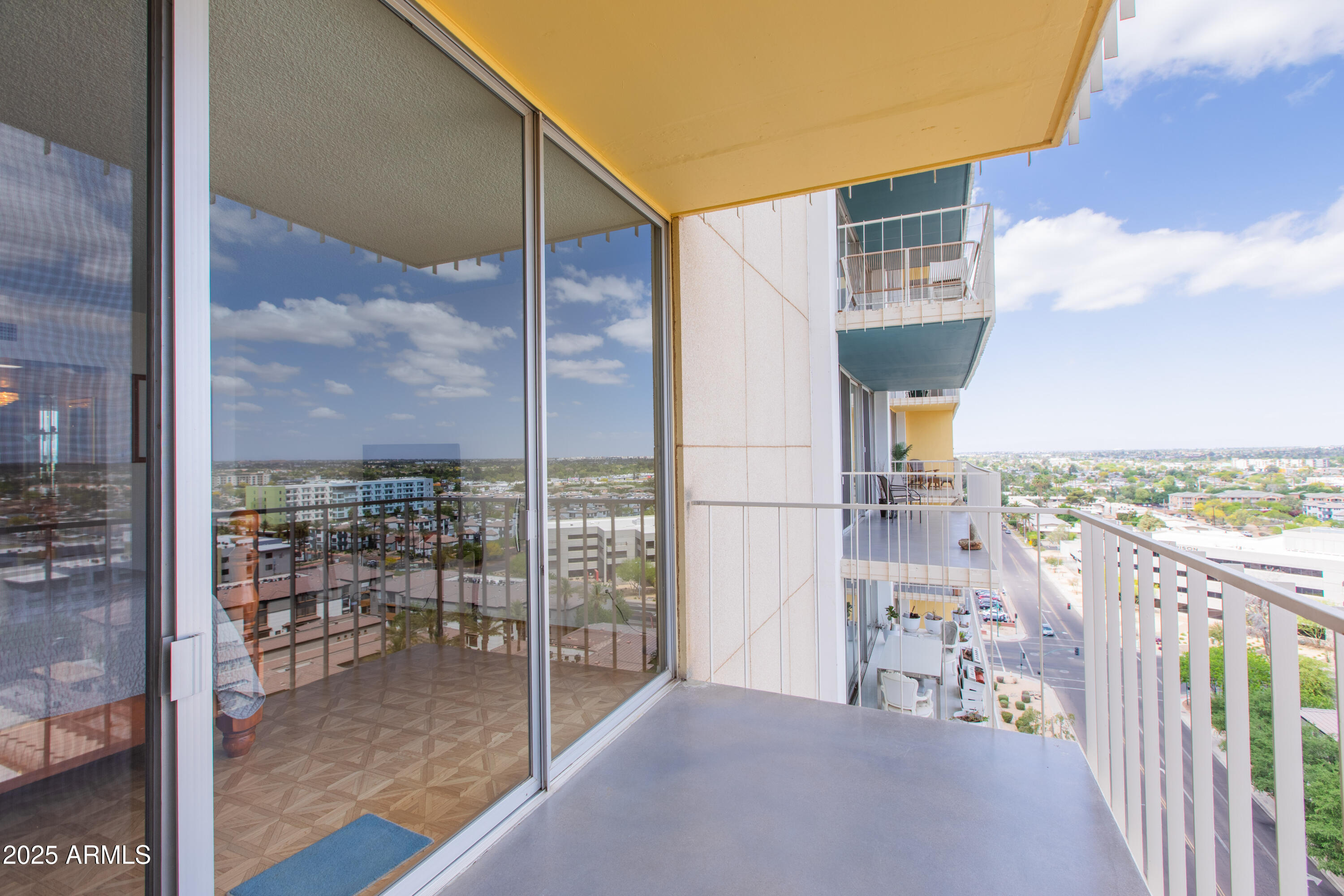 207 W CLARENDON Avenue, 14E