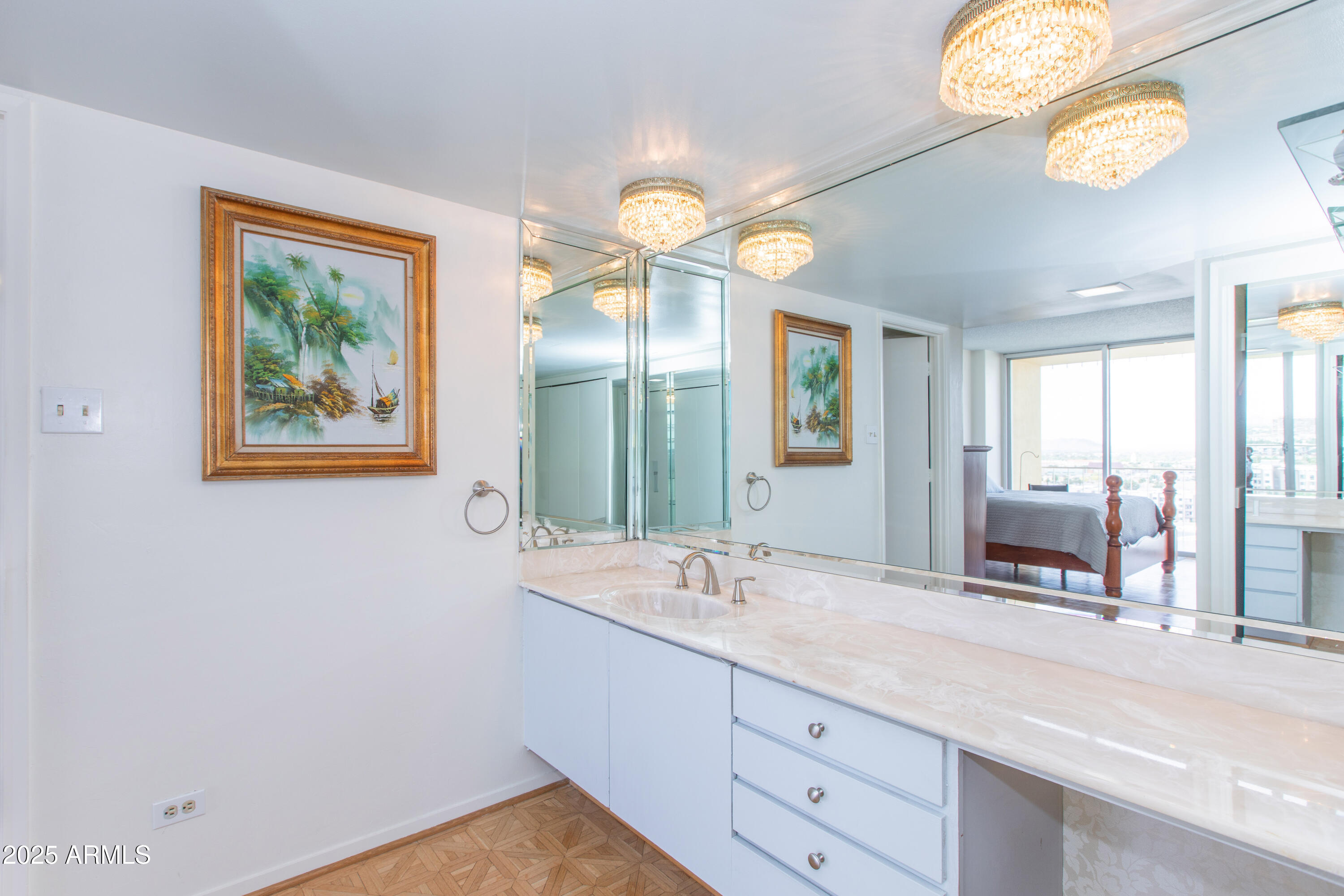 207 W CLARENDON Avenue, 14E