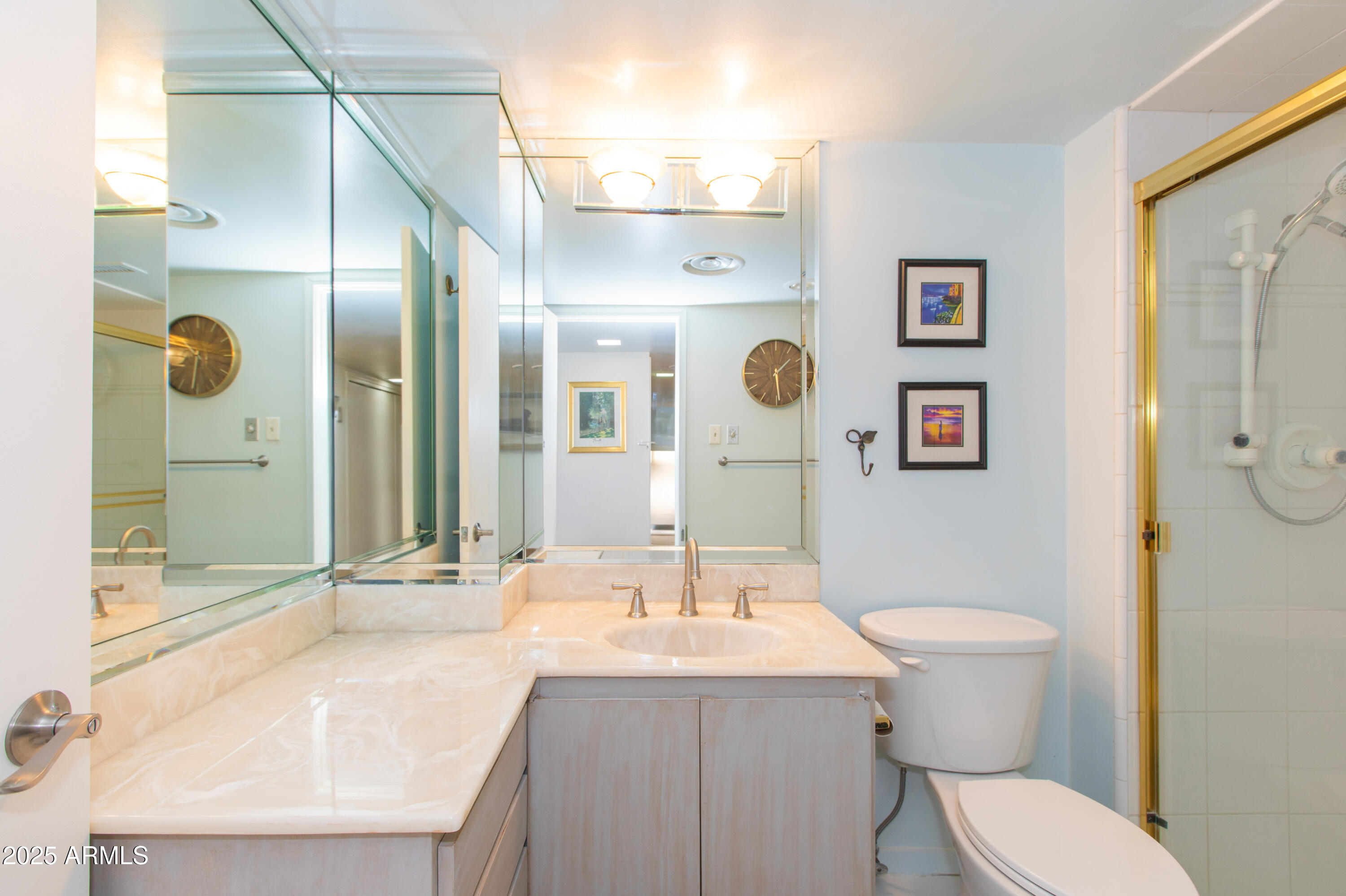 207 W CLARENDON Avenue, 14E