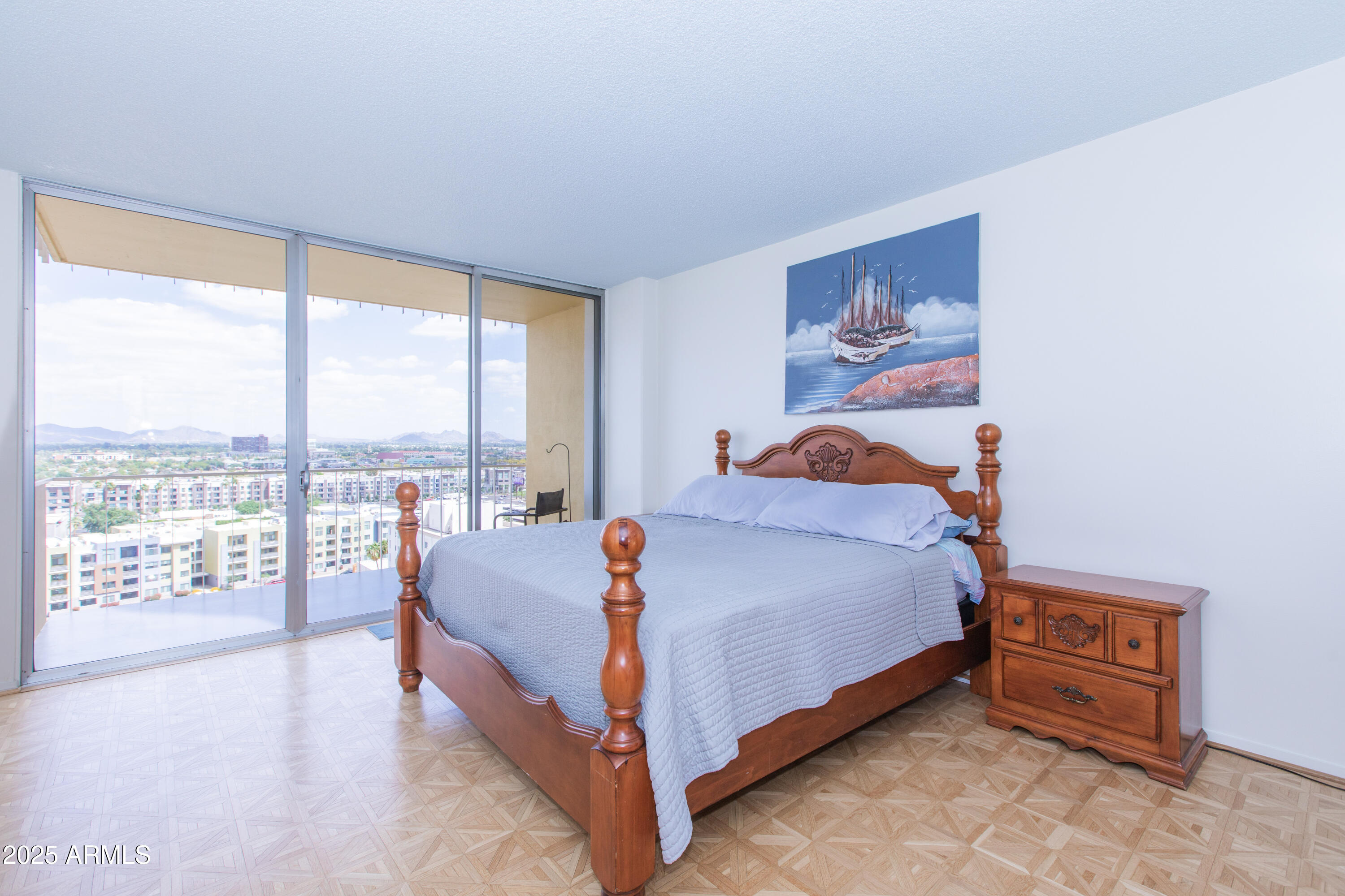 207 W CLARENDON Avenue, 14E