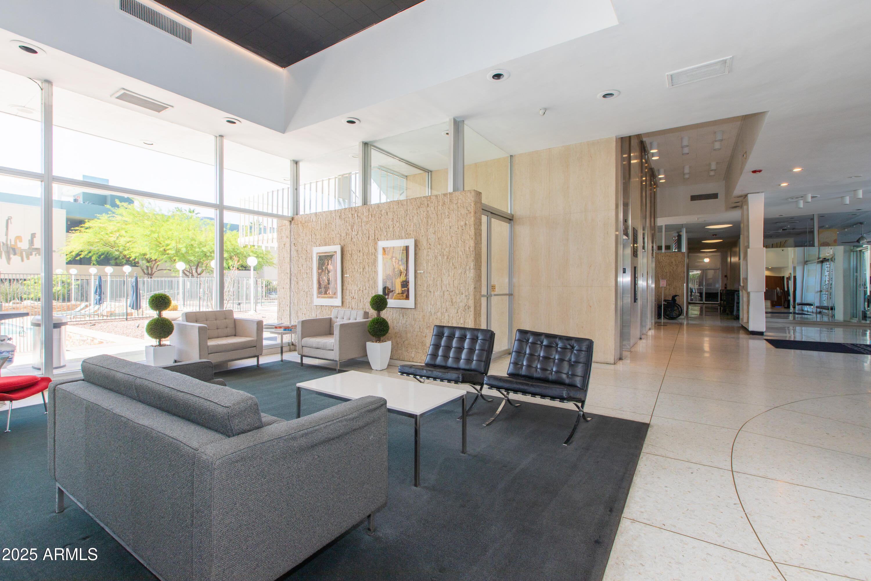 207 W CLARENDON Avenue, 14E