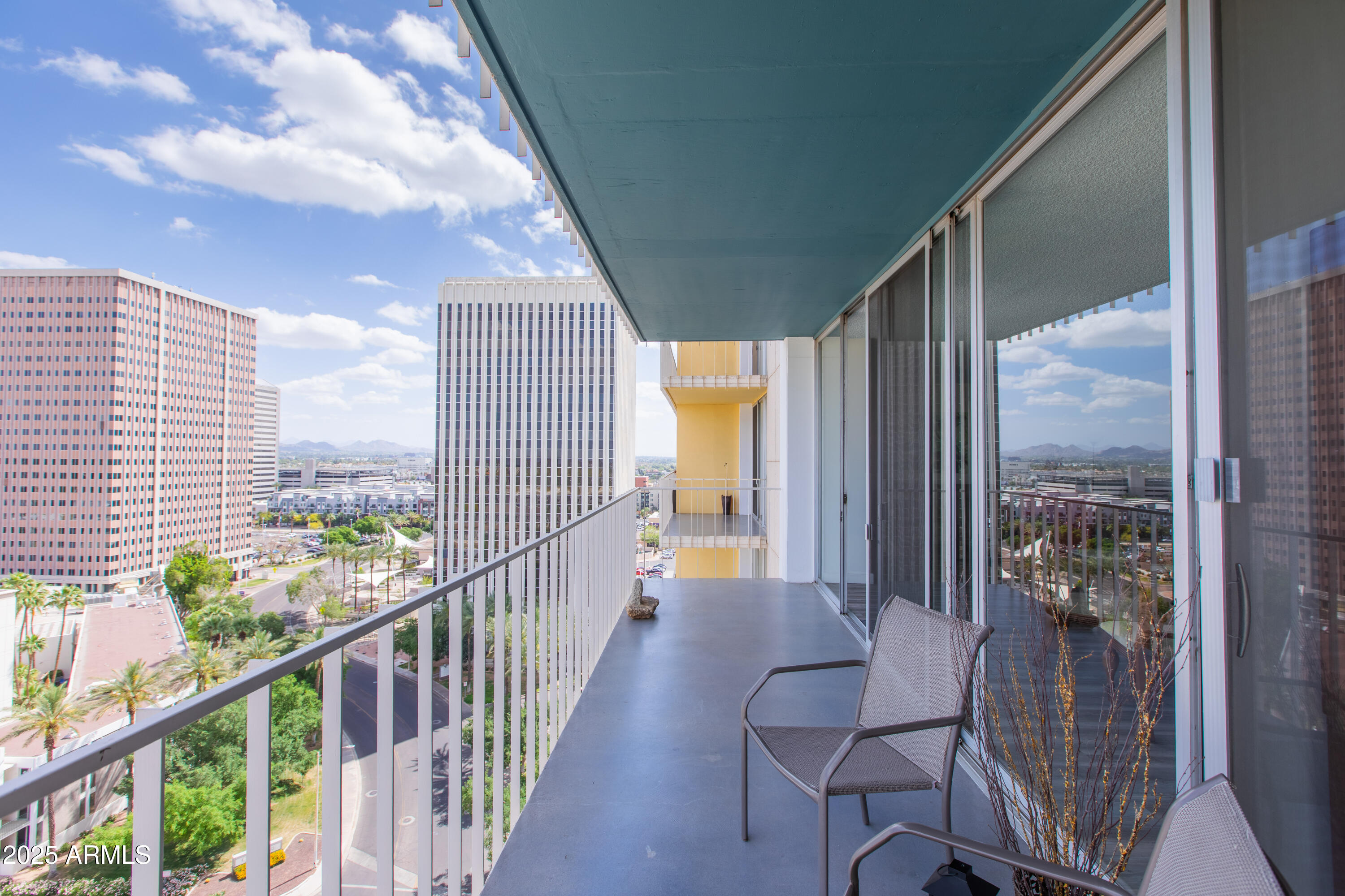 207 W CLARENDON Avenue, 14E