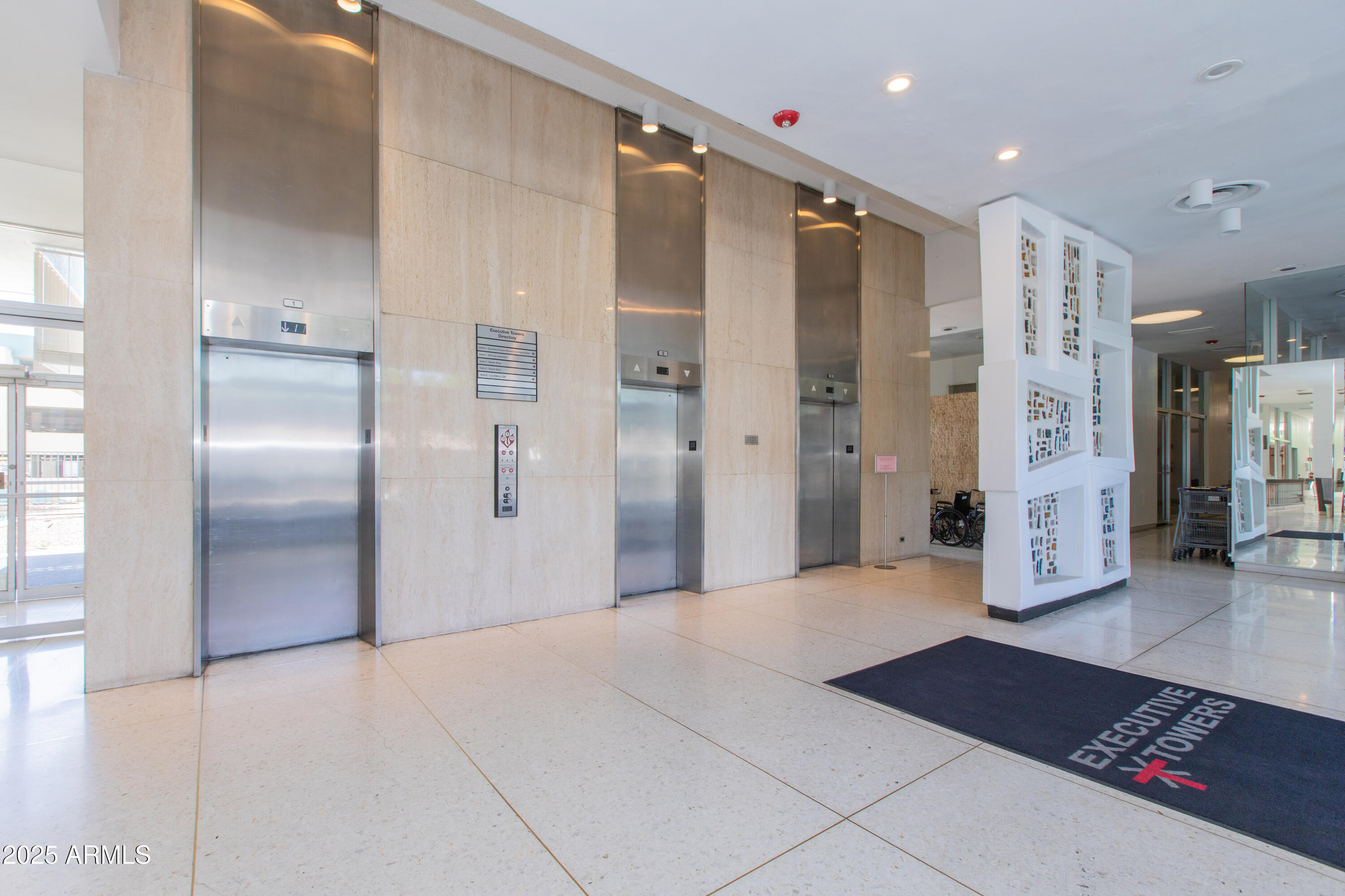 207 W CLARENDON Avenue, 14E