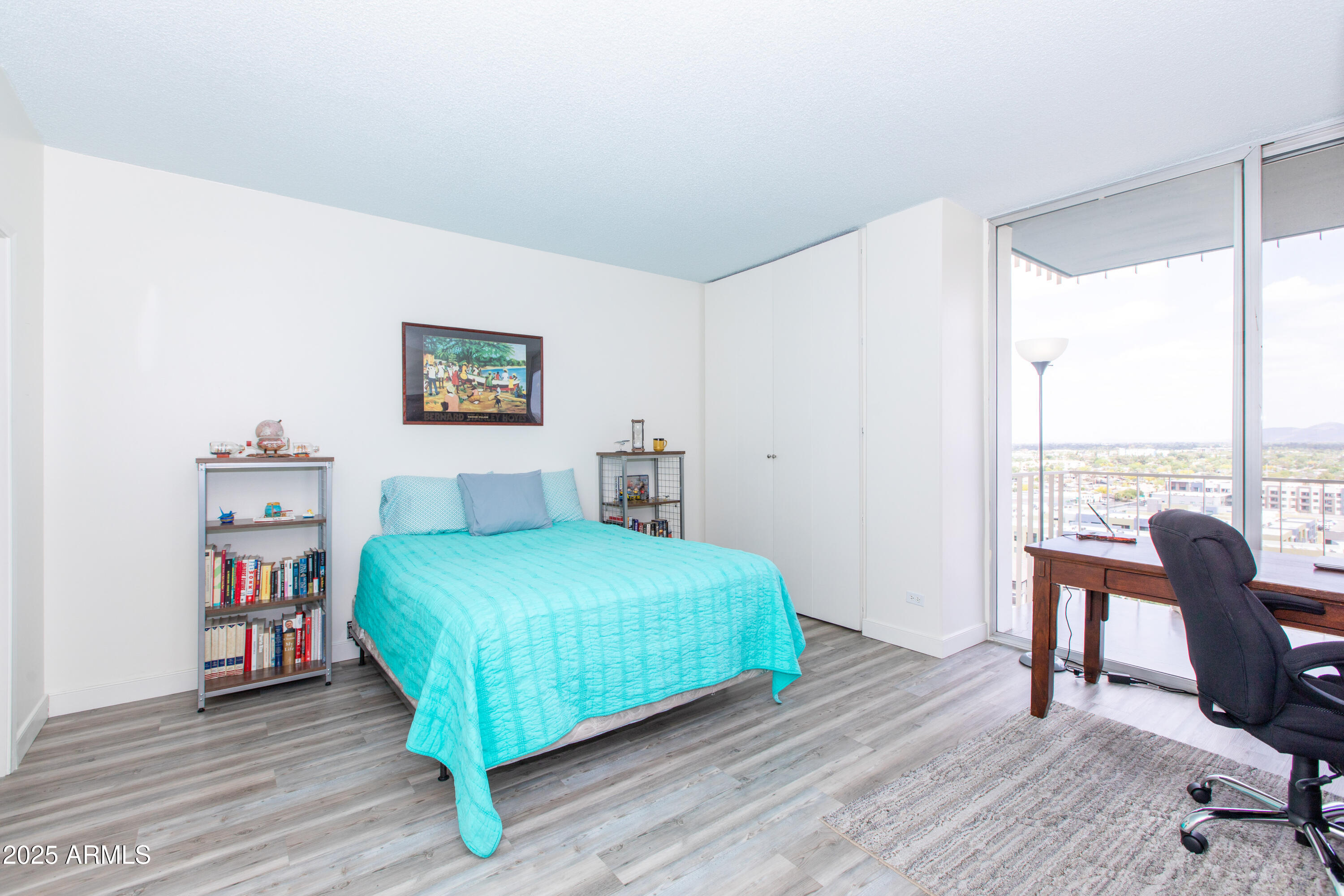 207 W CLARENDON Avenue, 14E